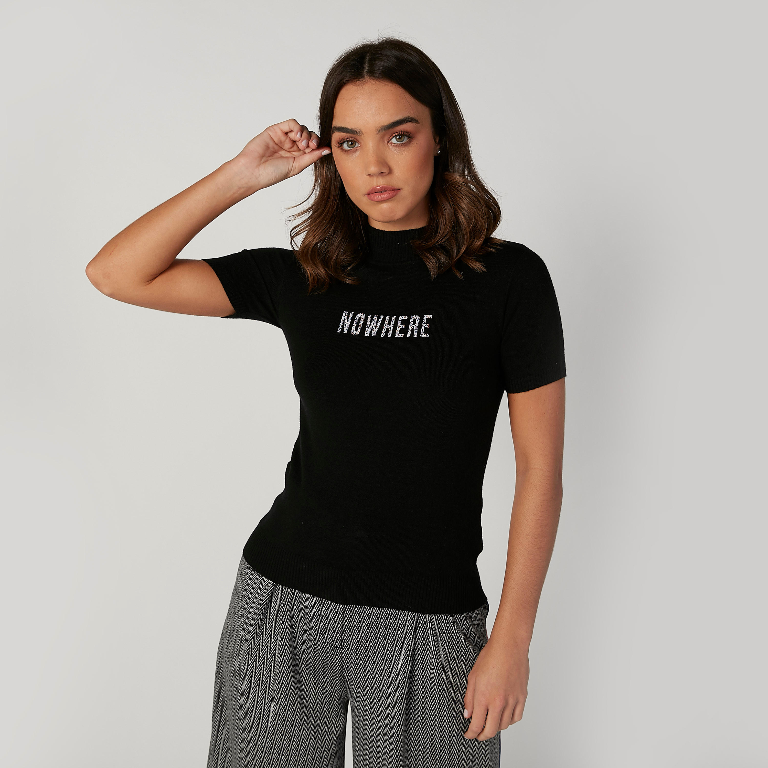 تيشيرت بياقة عالية وأكمام قصيرة وطبعات-women-clothing-tshirts-image-1