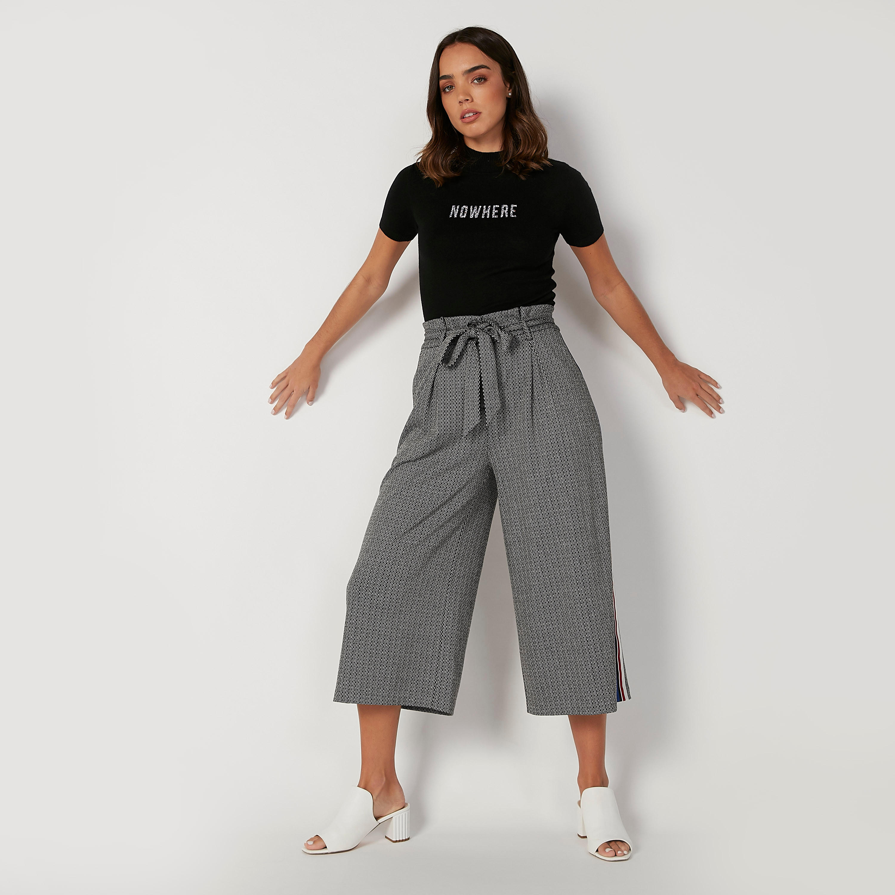 تيشيرت بياقة عالية وأكمام قصيرة وطبعات-women-clothing-tshirts-image-3