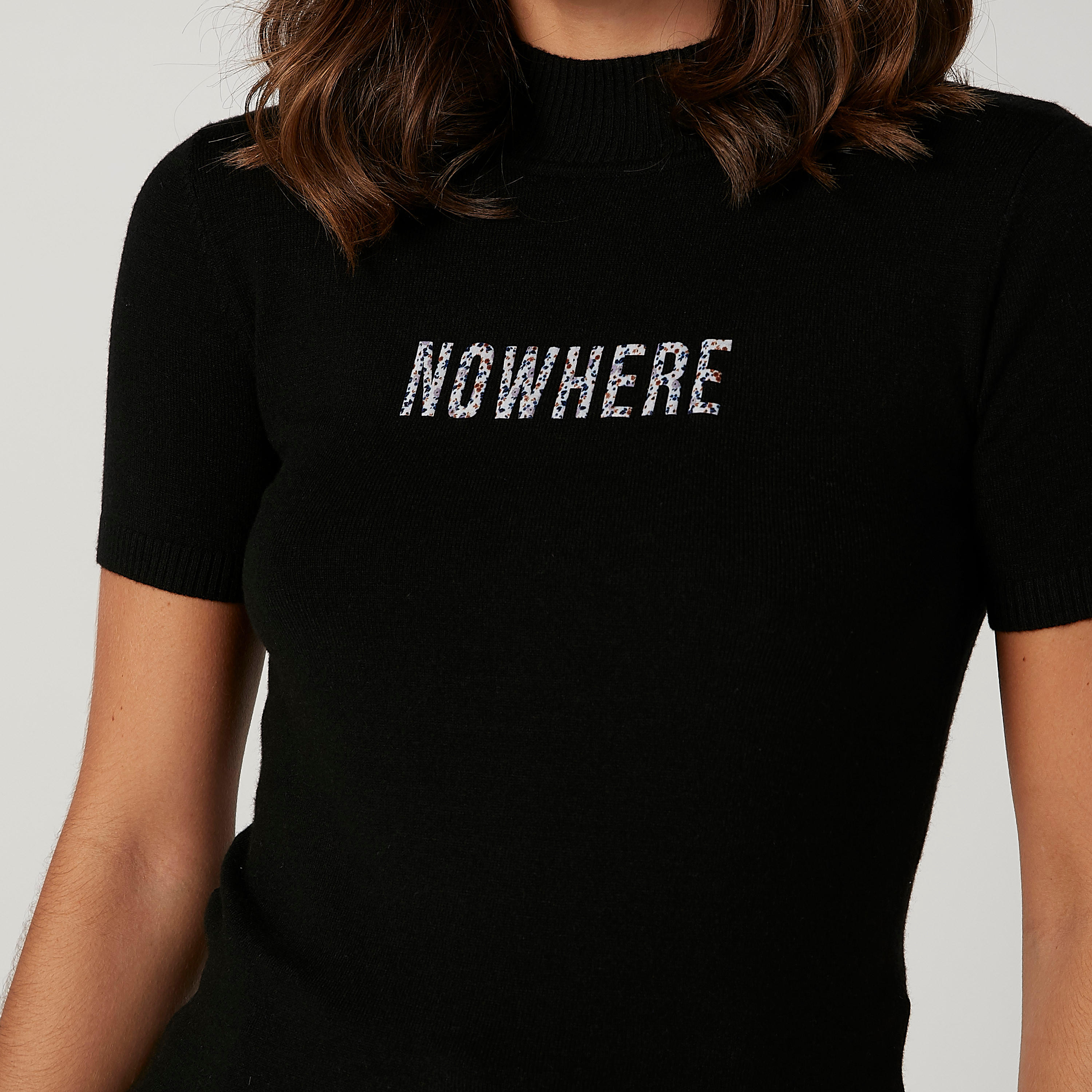 تيشيرت بياقة عالية وأكمام قصيرة وطبعات-women-clothing-tshirts-image-4