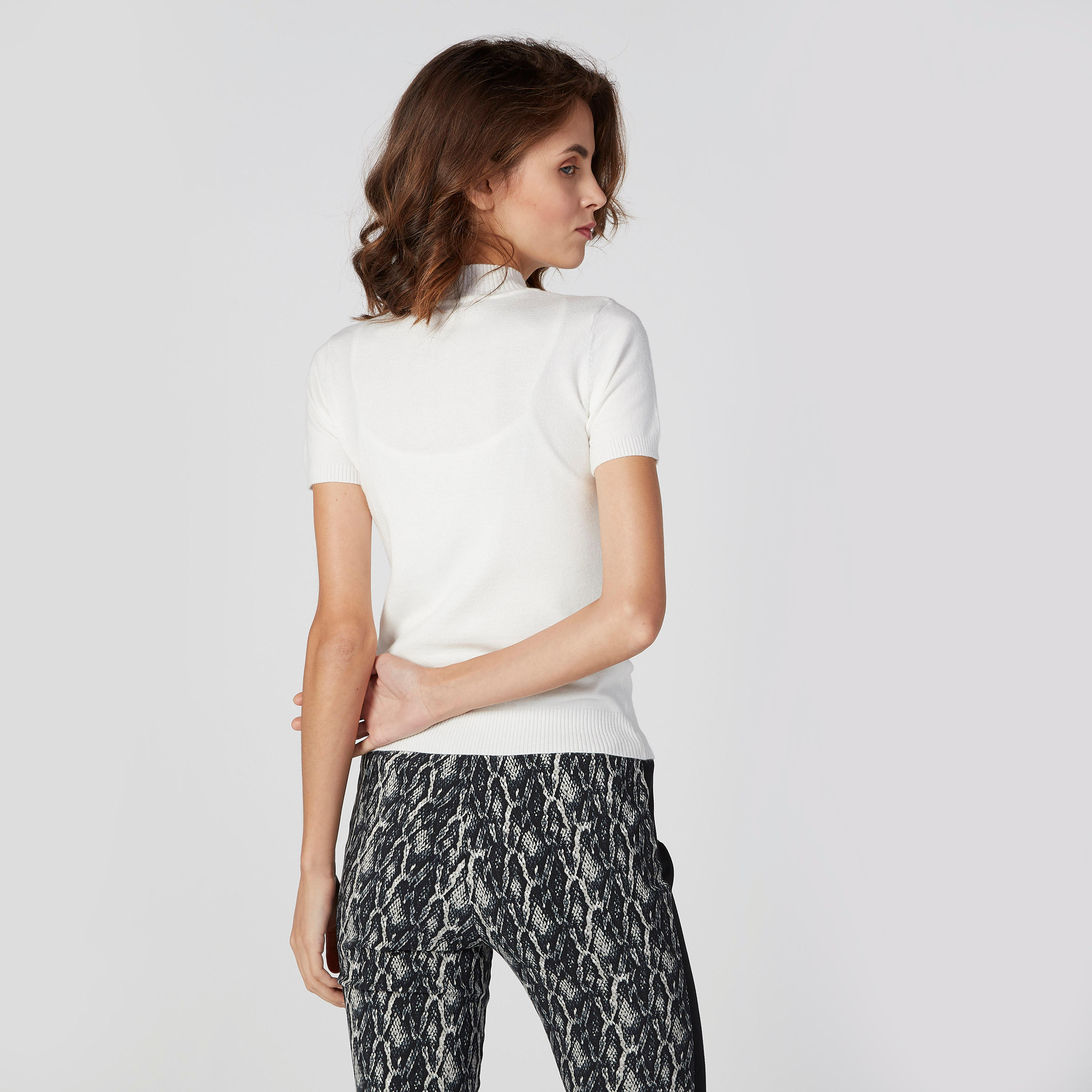 تيشيرت بياقة عالية وأكمام قصيرة وطبعات-women-clothing-tshirts-image-2