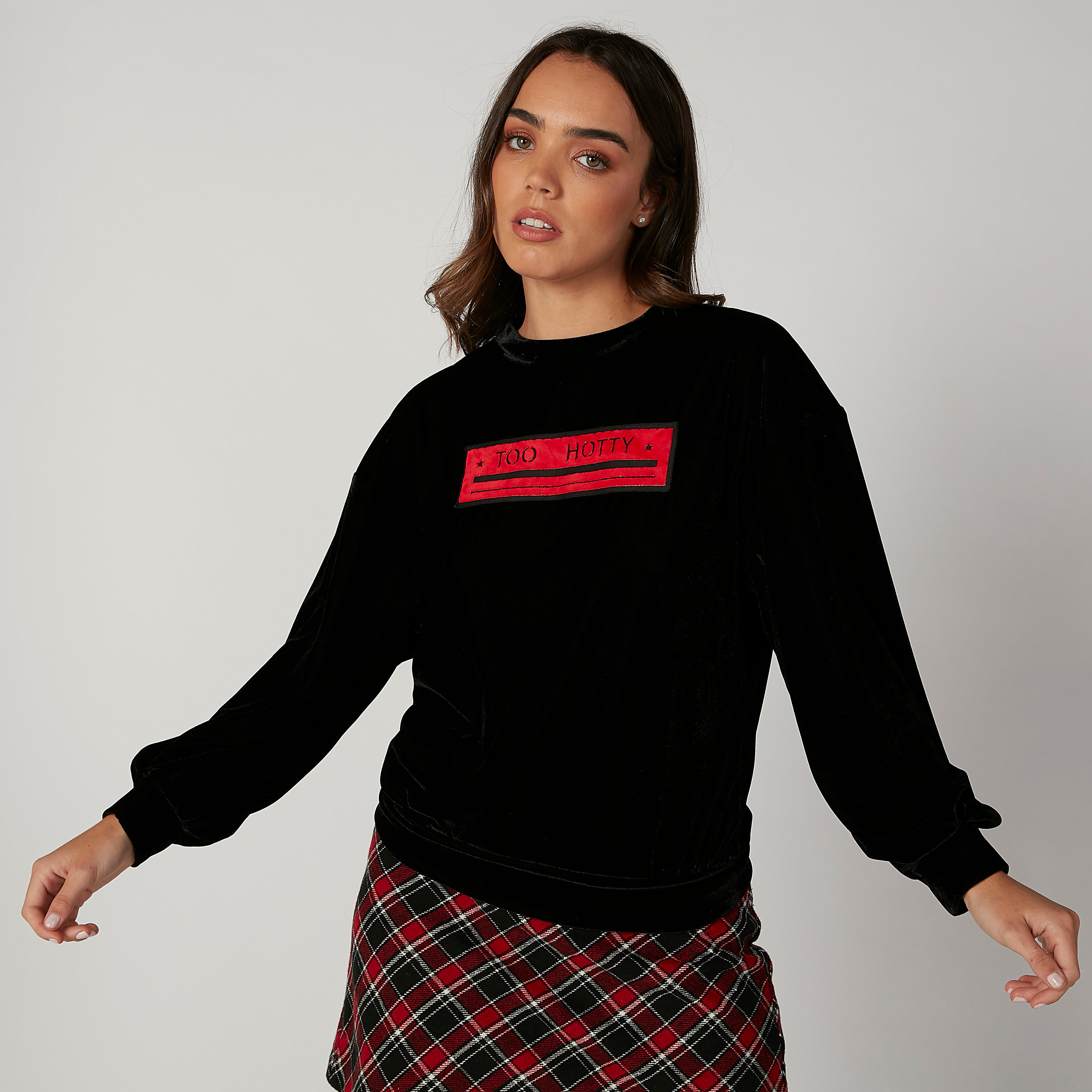 سويت شيرت بياقة مستديرة وأكمام طويلة وطبعات-women-winterwear-hoodiesandsweatshirts-sweatshirts-image-1