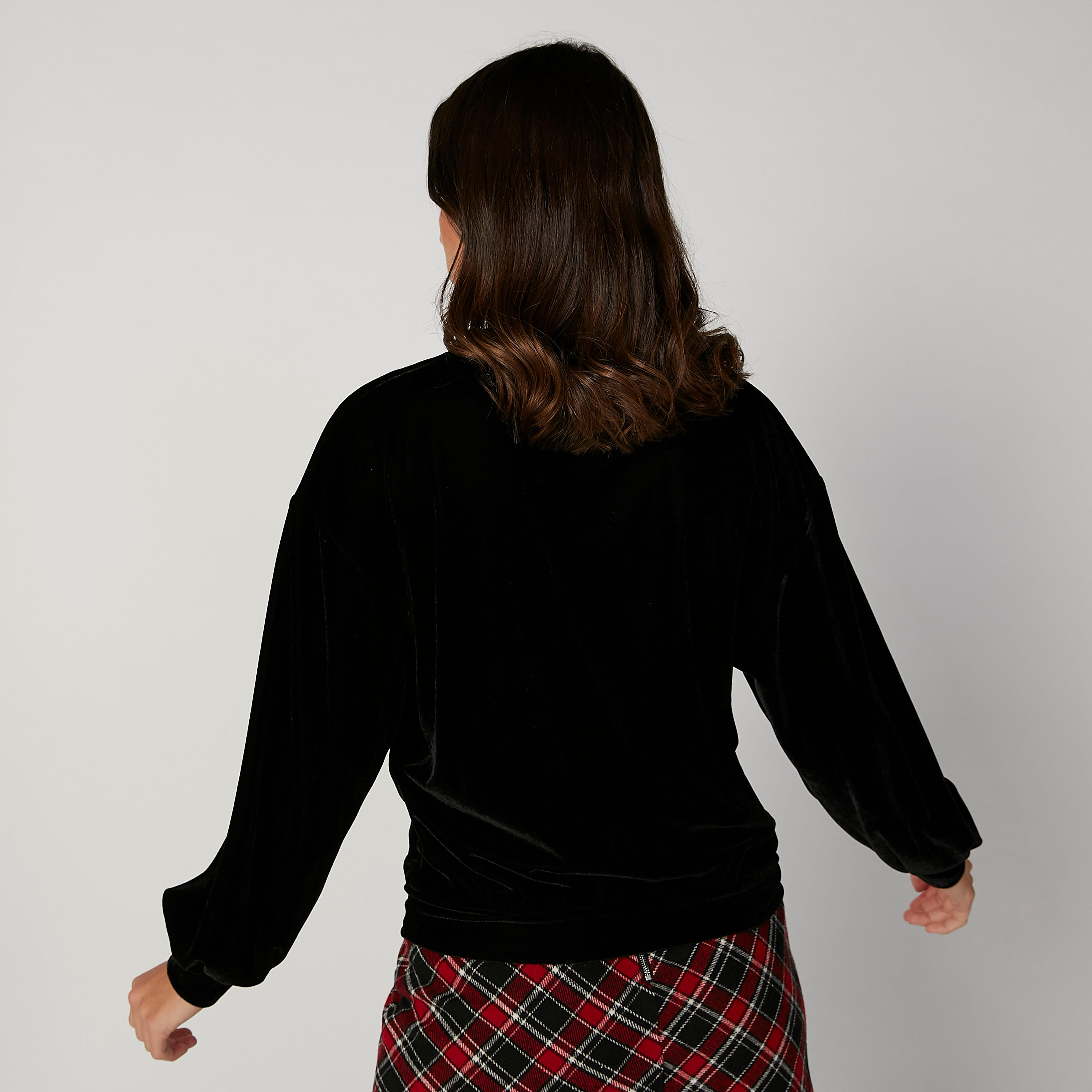 سويت شيرت بياقة مستديرة وأكمام طويلة وطبعات-women-winterwear-hoodiesandsweatshirts-sweatshirts-image-2