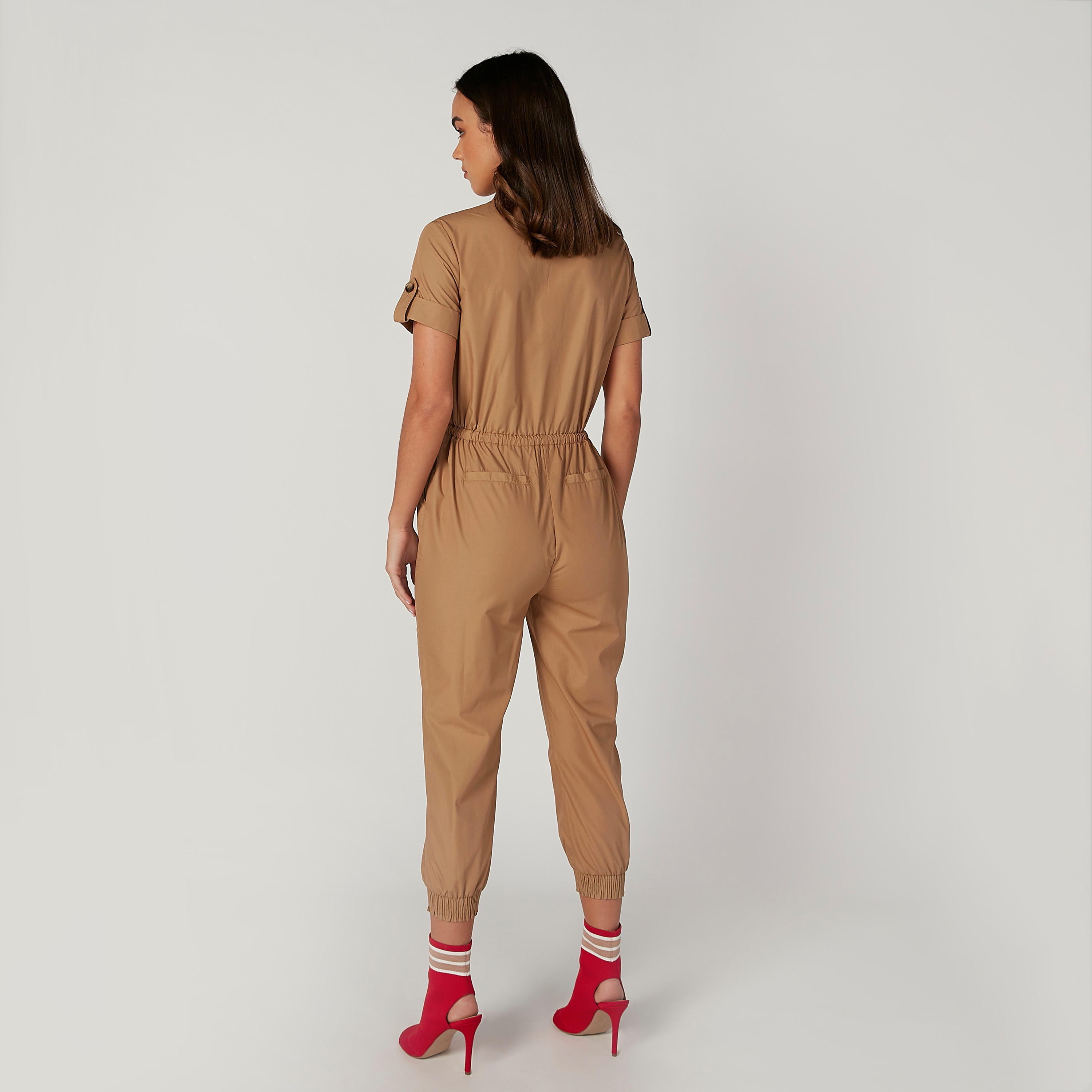 جمبسوت سادة بأكمام قصيرة وجيوب-women-clothing-jumpsuits-image-2
