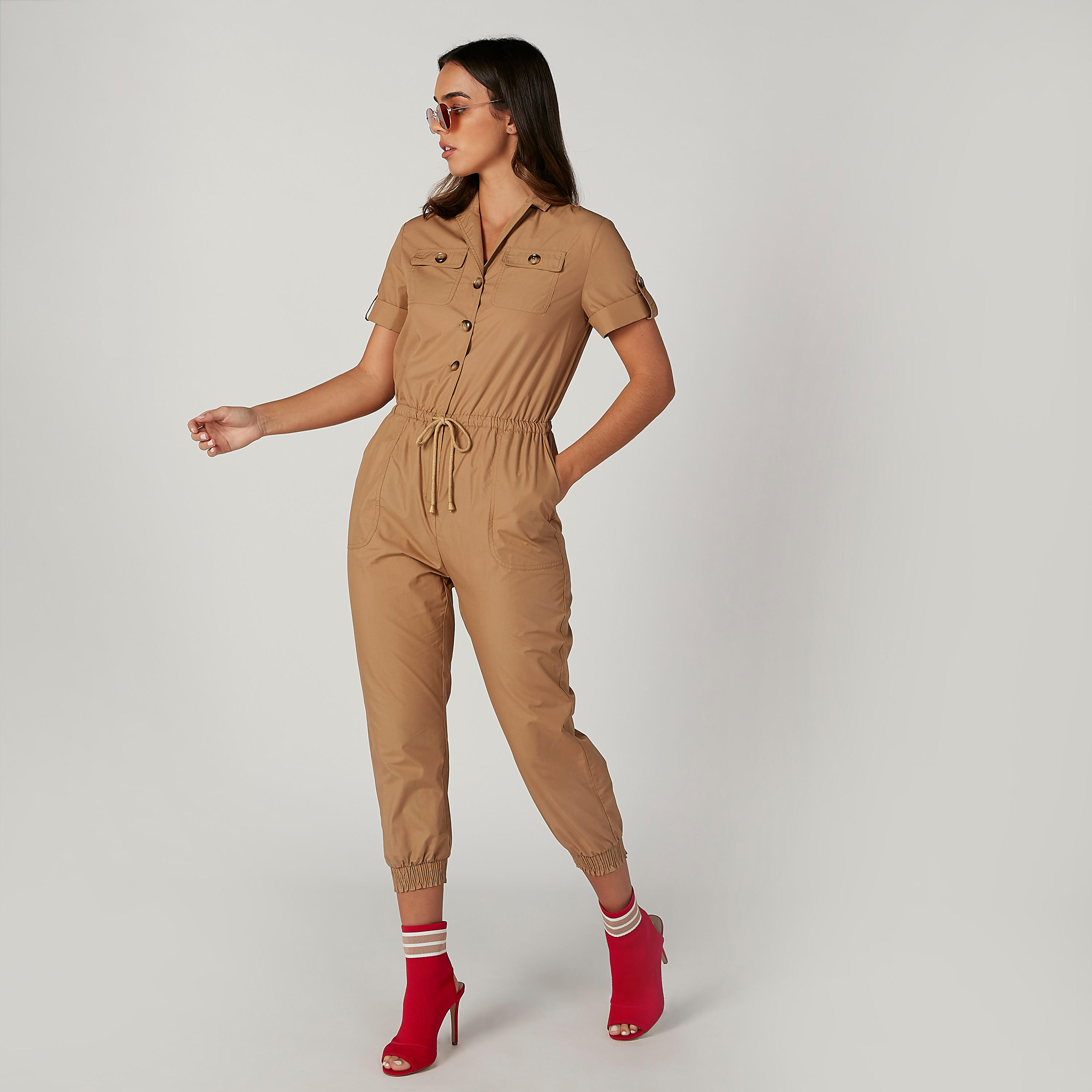 جمبسوت سادة بأكمام قصيرة وجيوب-women-clothing-jumpsuits-image-4