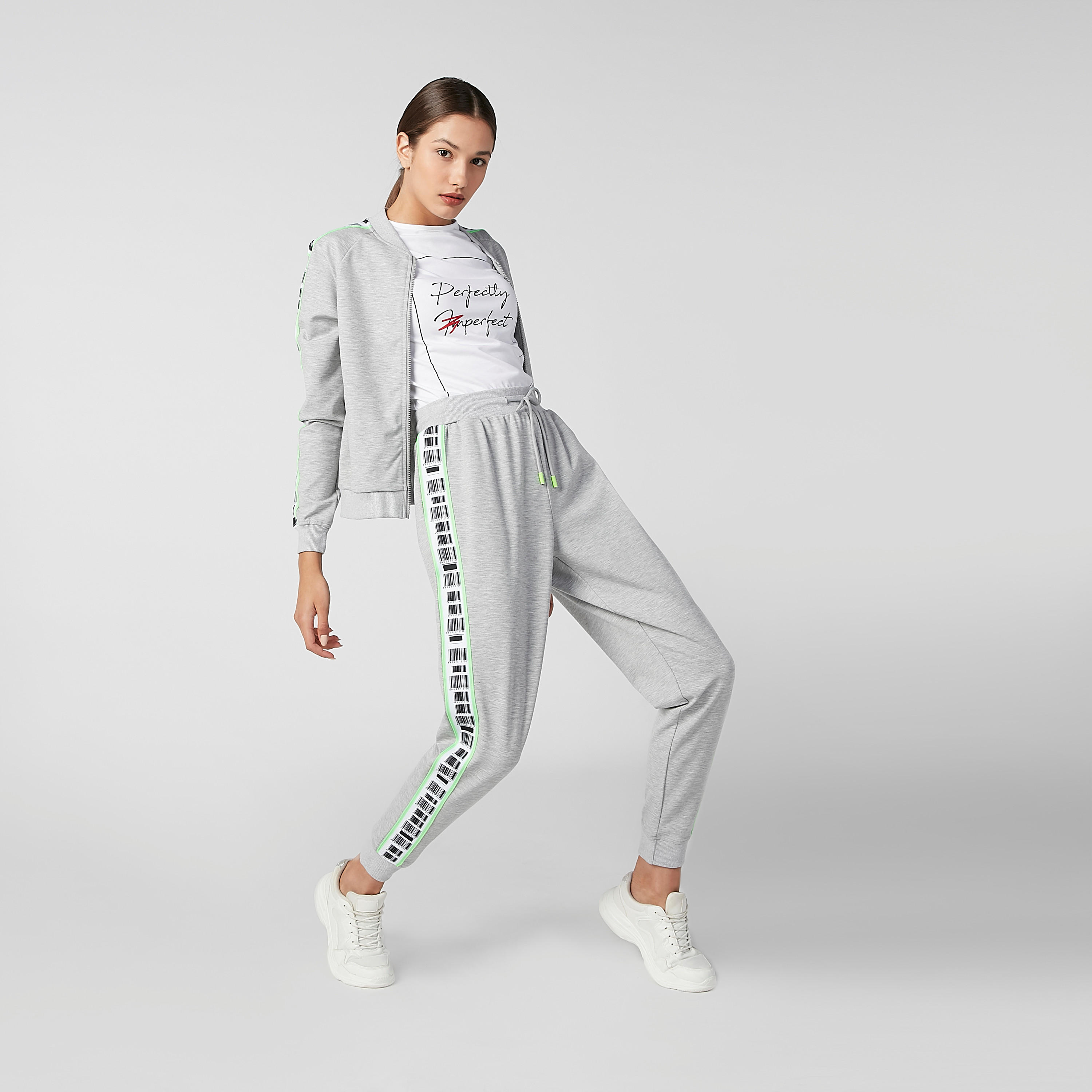 بنطلون رياضي بخصر متوسط الارتفاع وشريطة بطبعات-women-clothing-bottoms-joggers-image-1