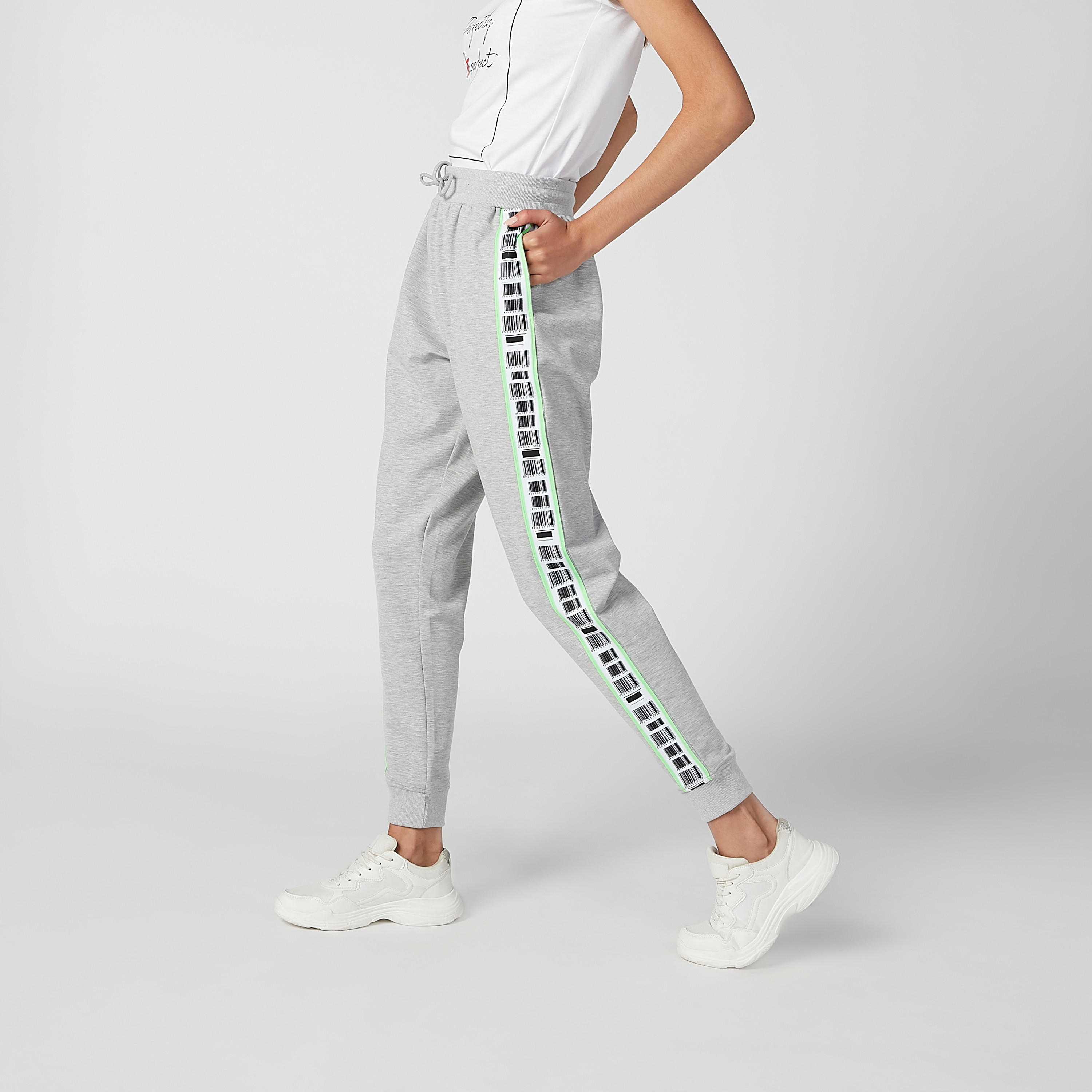 بنطلون رياضي بخصر متوسط الارتفاع وشريطة بطبعات-women-clothing-bottoms-joggers-image-2