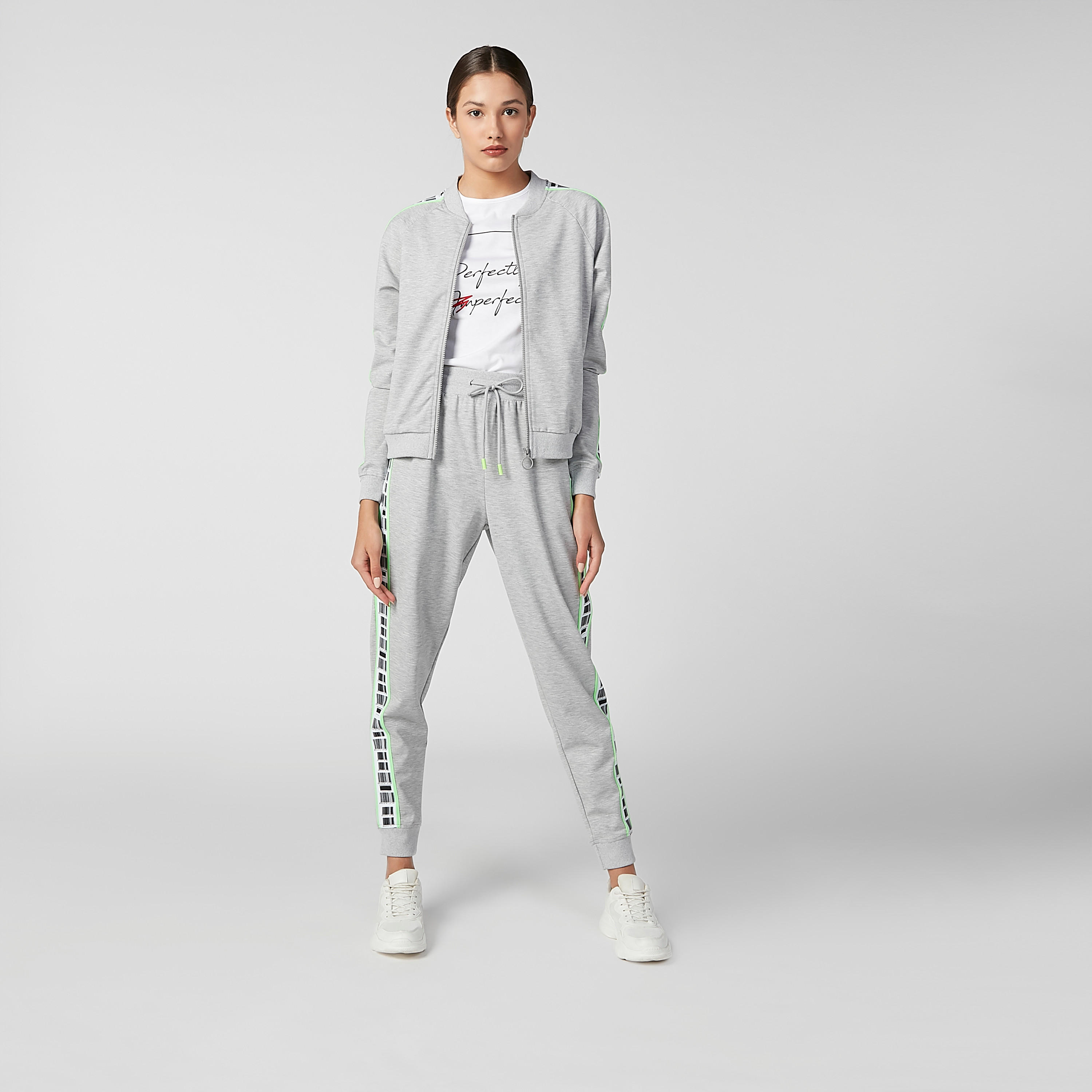 بنطلون رياضي بخصر متوسط الارتفاع وشريطة بطبعات-women-clothing-bottoms-joggers-image-3