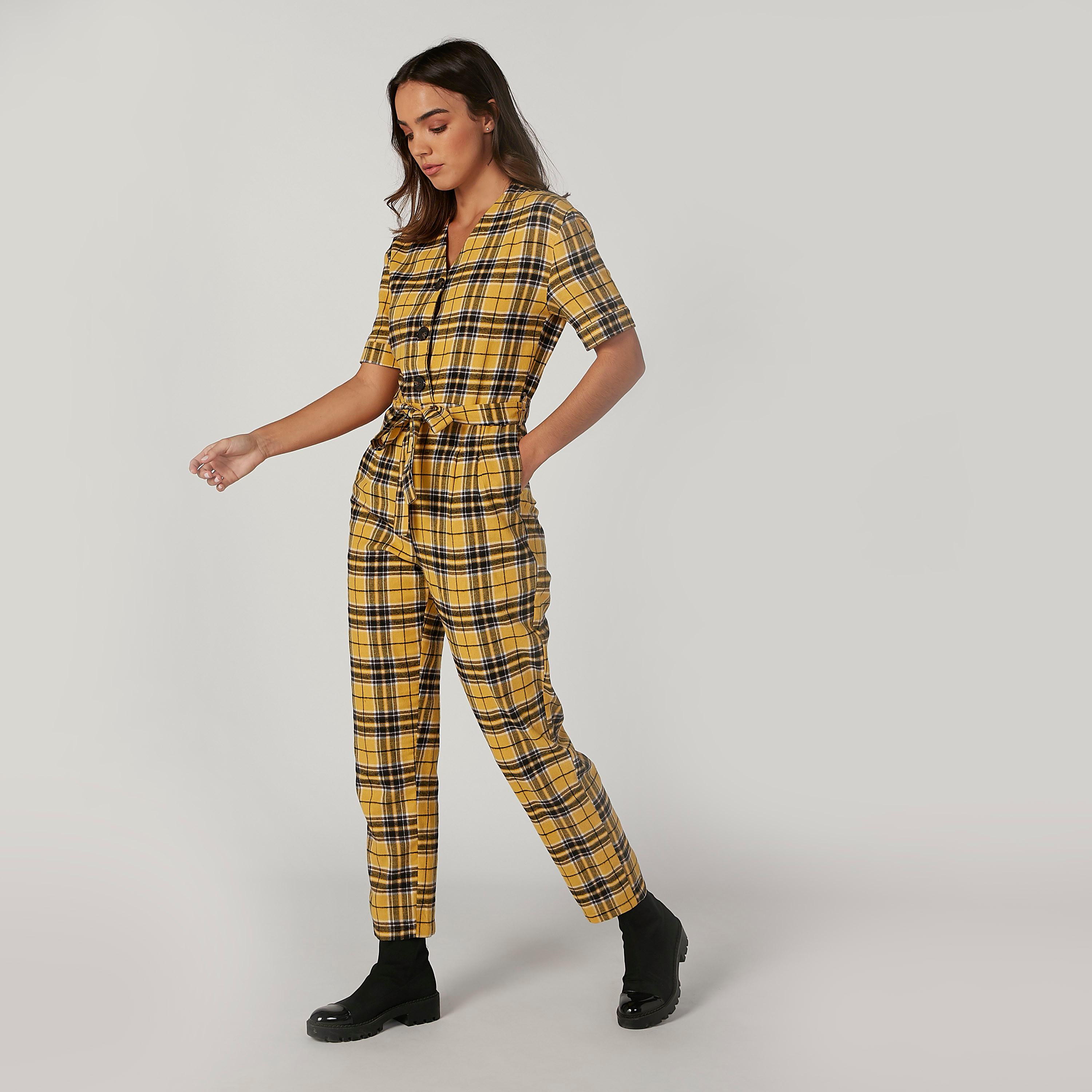 جمبسوت كاروهات بأكمام قصيرة وأربطة-women-clothing-jumpsuits-image-3