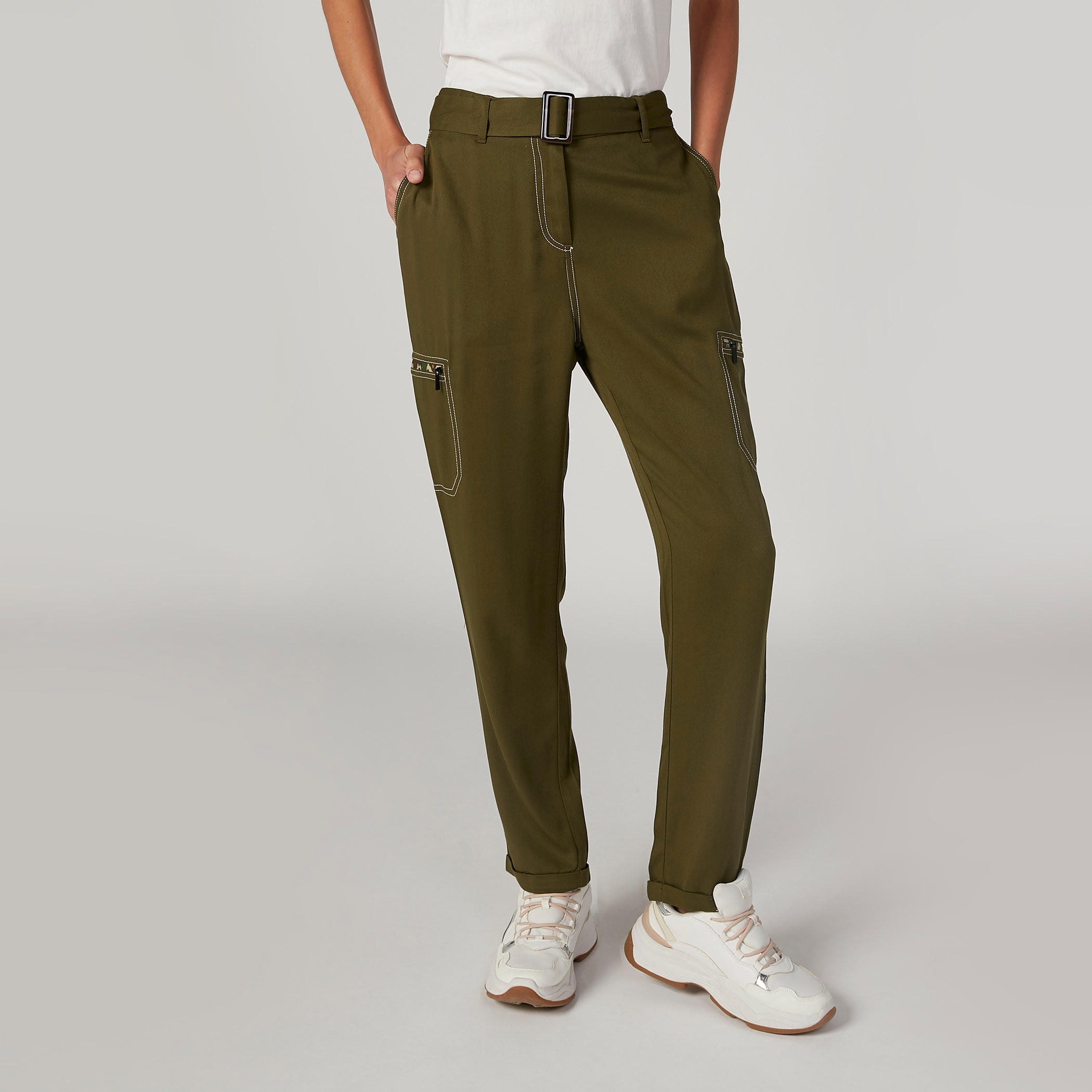 بنطلون سادة بخصر متوسط الارتفاع وجيوب وحلقات للحزام-women-clothing-bottoms-trousers-image-1