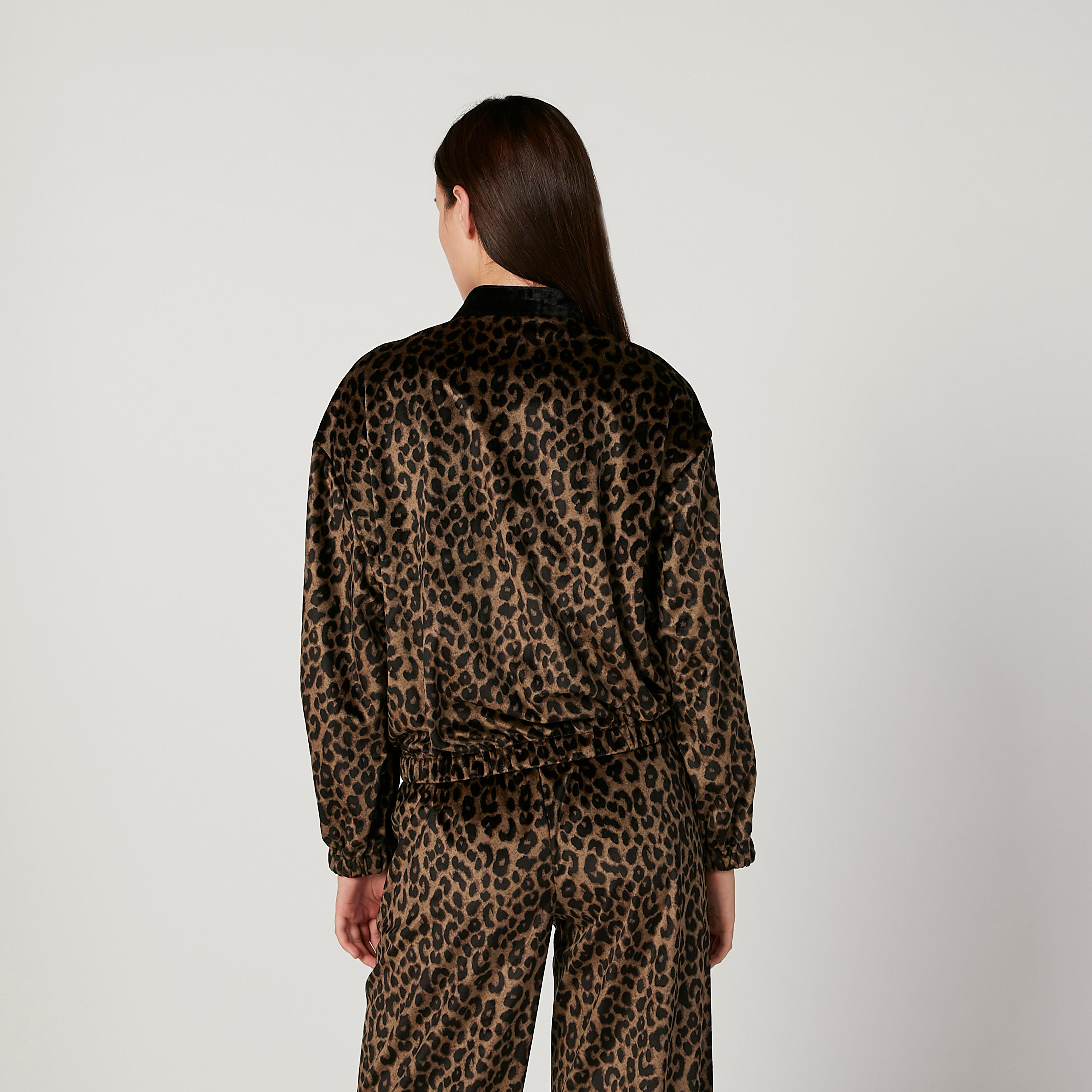 Animal Printed Bomber Jacket with Long Sleeves and Kangaroo Pockets-women-winterwear-coatsandjackets-jackets-image-4
