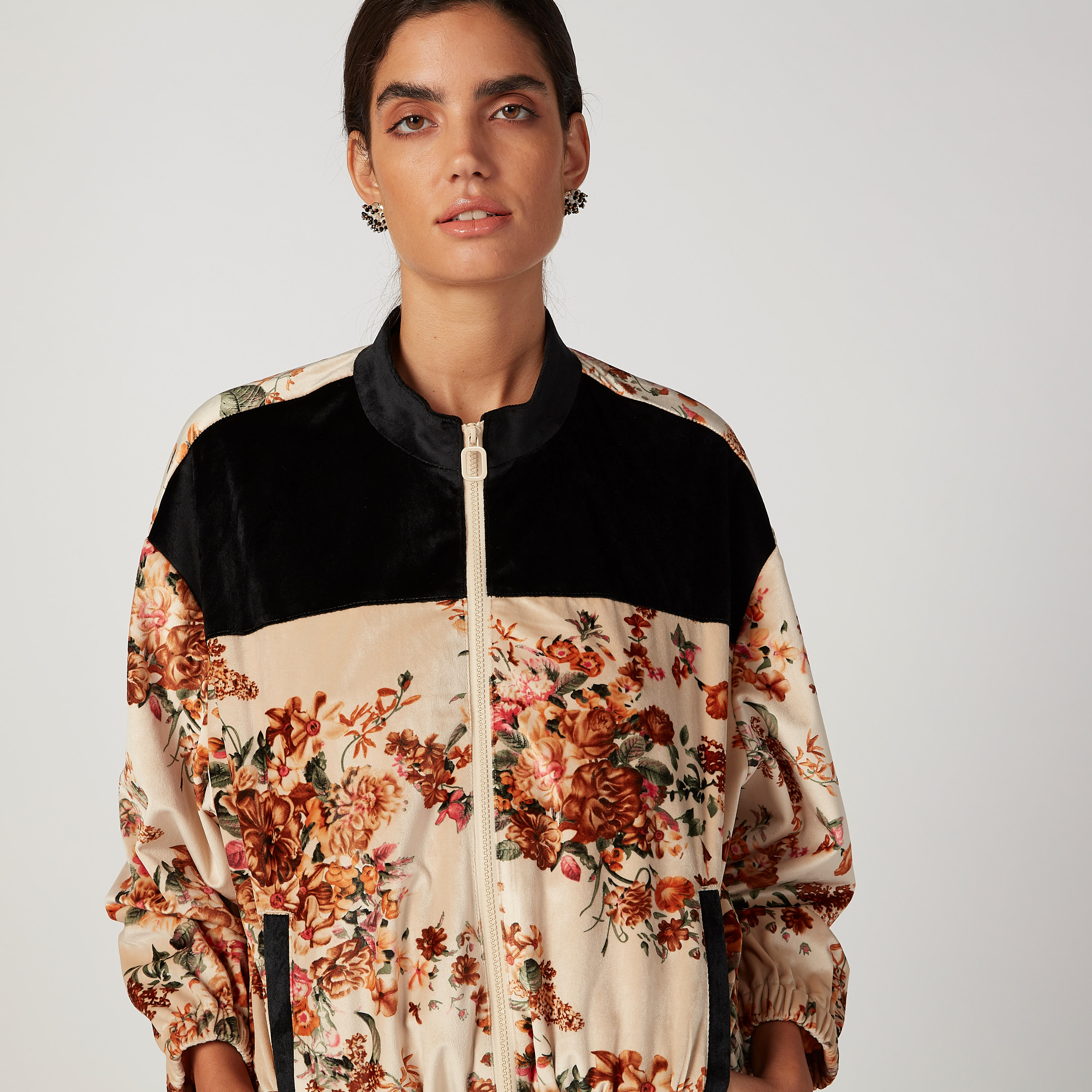 جاكيت بومبر بأكمام طويلة وجيوب كنغر وطبعات زهرية-women-winterwear-coatsandjackets-jackets-image-3