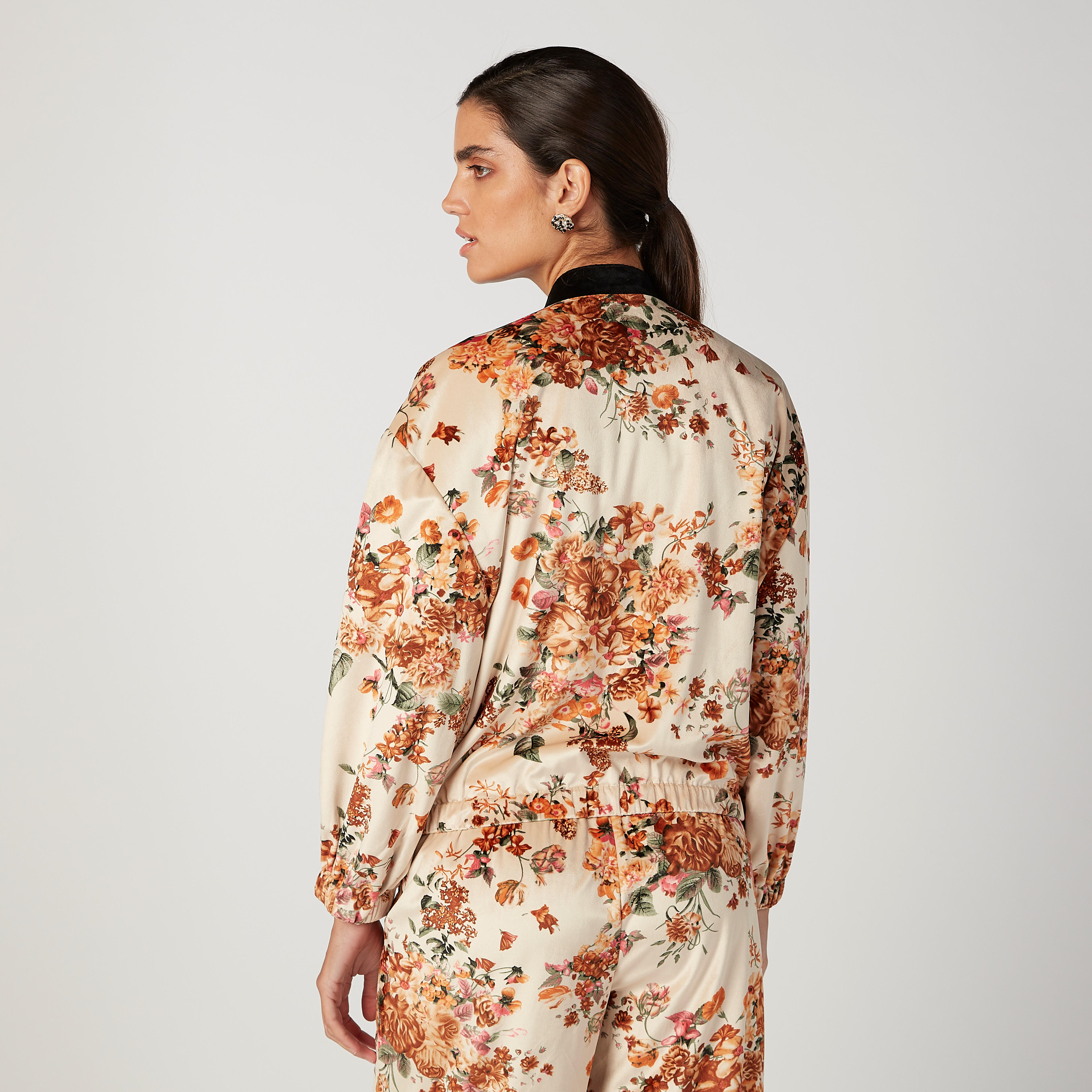 جاكيت بومبر بأكمام طويلة وجيوب كنغر وطبعات زهرية-women-winterwear-coatsandjackets-jackets-image-4