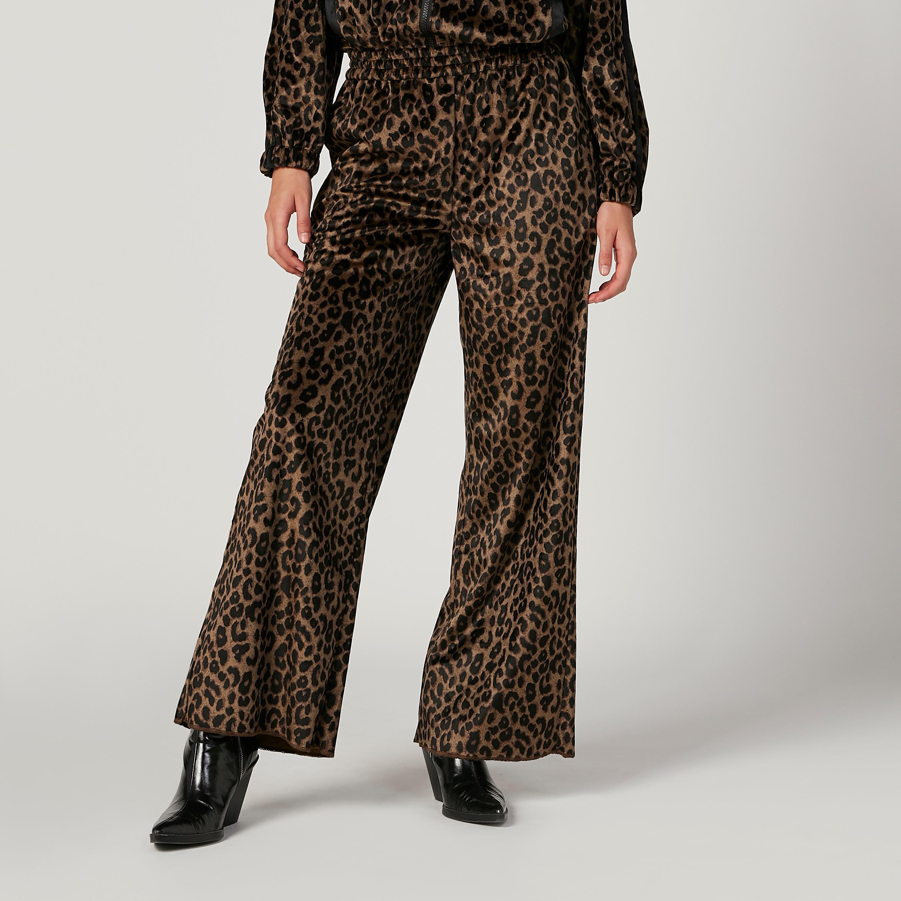 بنطلون بالازو بقصّة واسعة وخصر متوسط الارتفاع وجيوب وطبعات حيوانات-women-clothing-bottoms-trousers-image-1