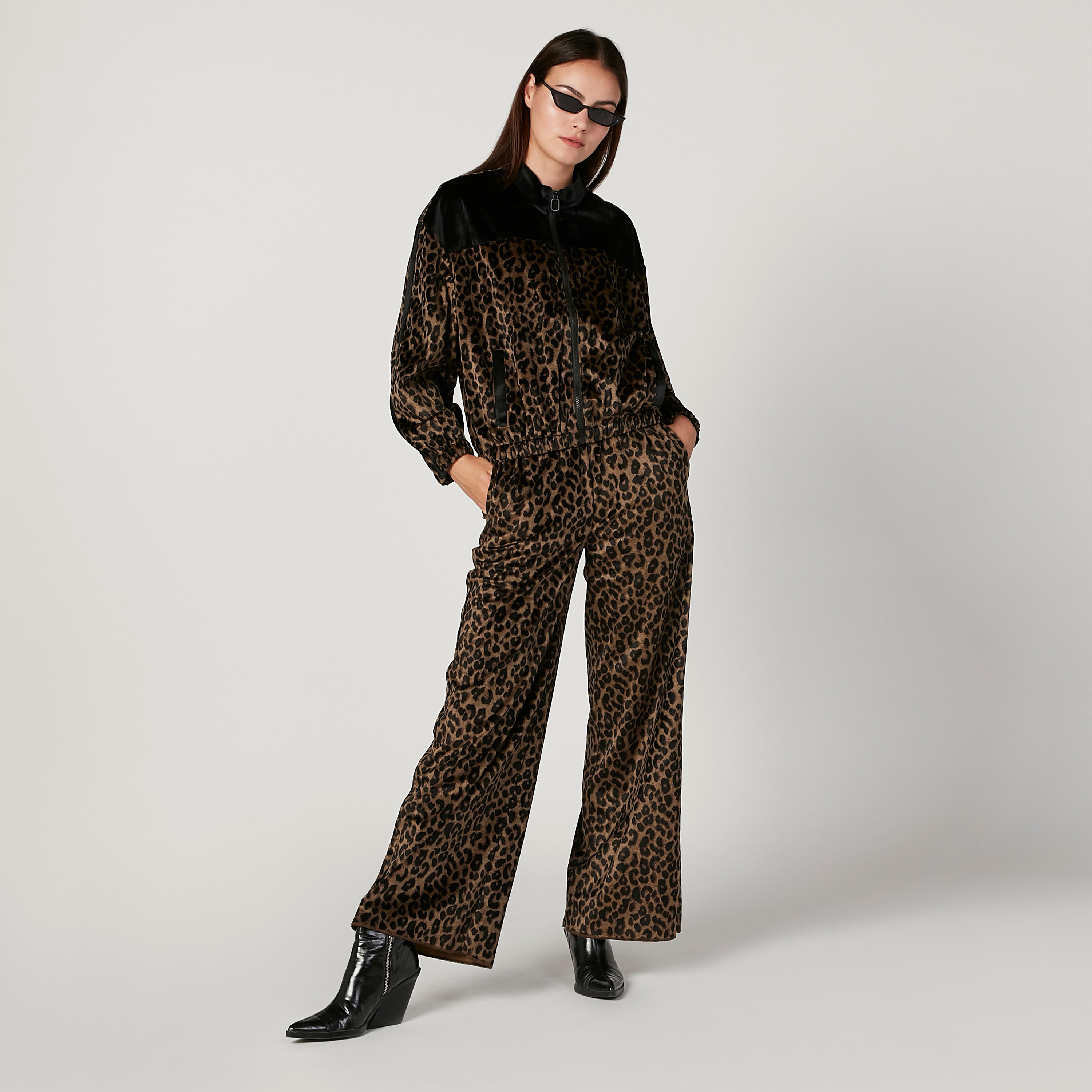 بنطلون بالازو بقصّة واسعة وخصر متوسط الارتفاع وجيوب وطبعات حيوانات-women-clothing-bottoms-trousers-image-2
