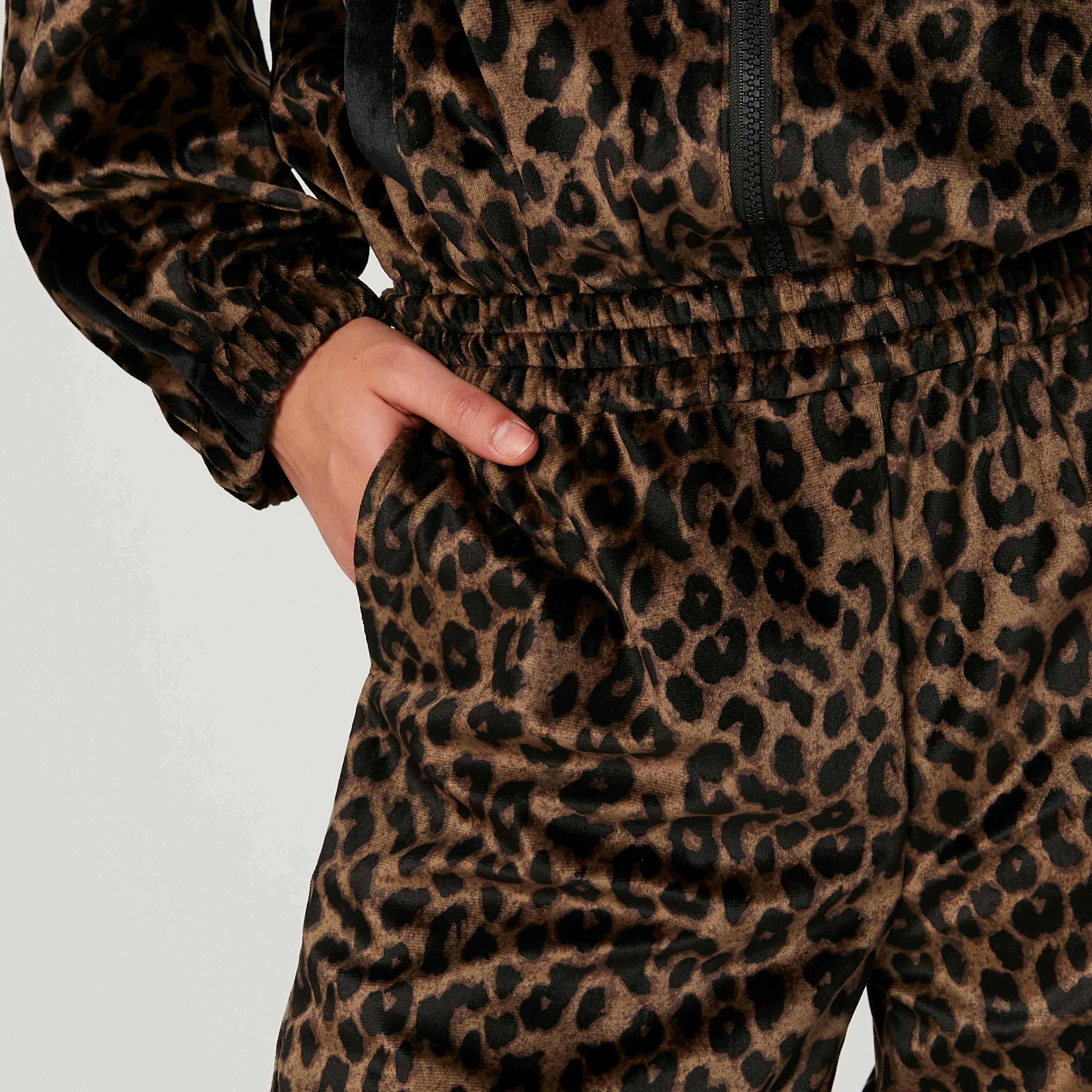 بنطلون بالازو بقصّة واسعة وخصر متوسط الارتفاع وجيوب وطبعات حيوانات-women-clothing-bottoms-trousers-image-3