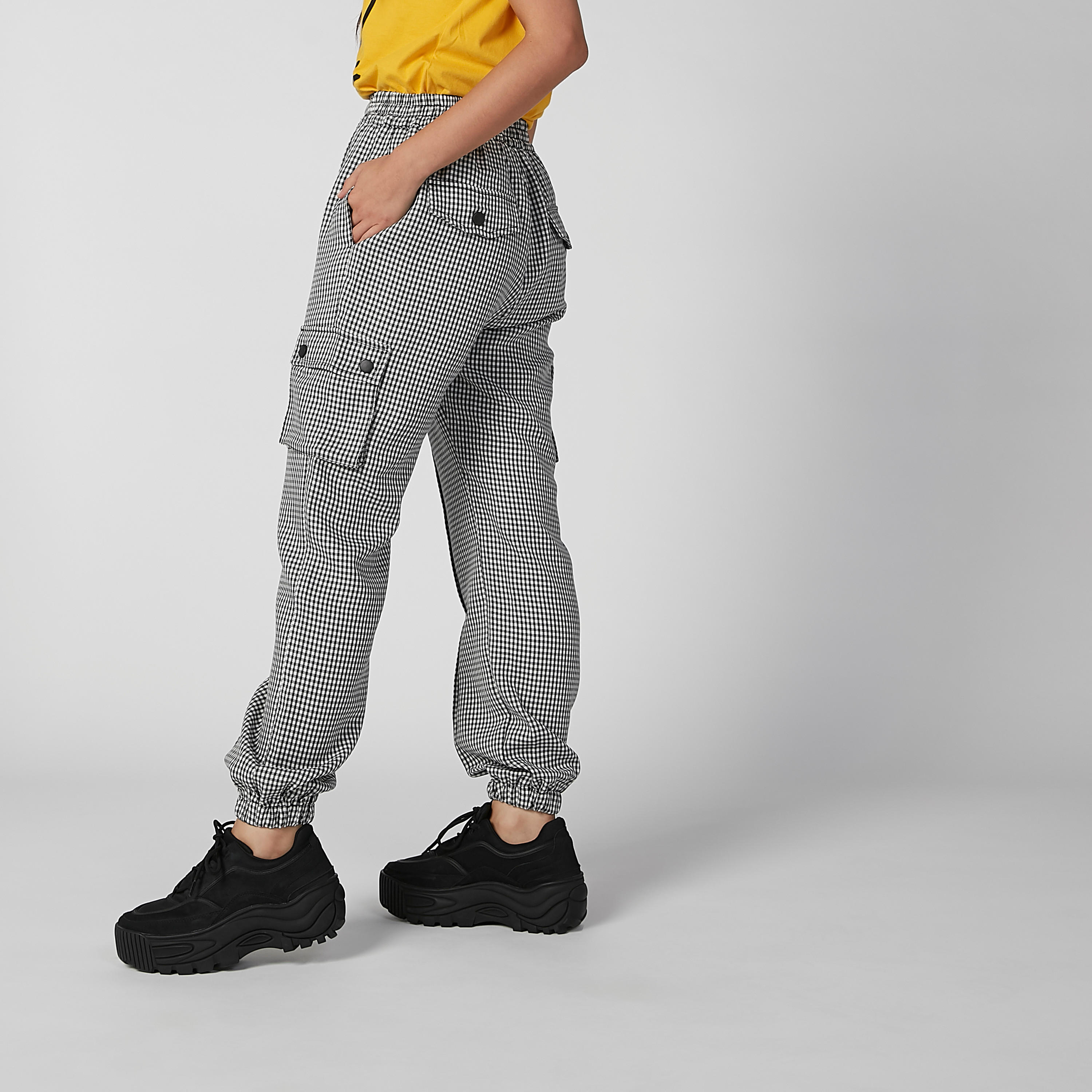 بنطلون رياضي طويل كاروهات بخصر متوسط الارتفاع وجيوب-women-clothing-bottoms-joggers-image-6