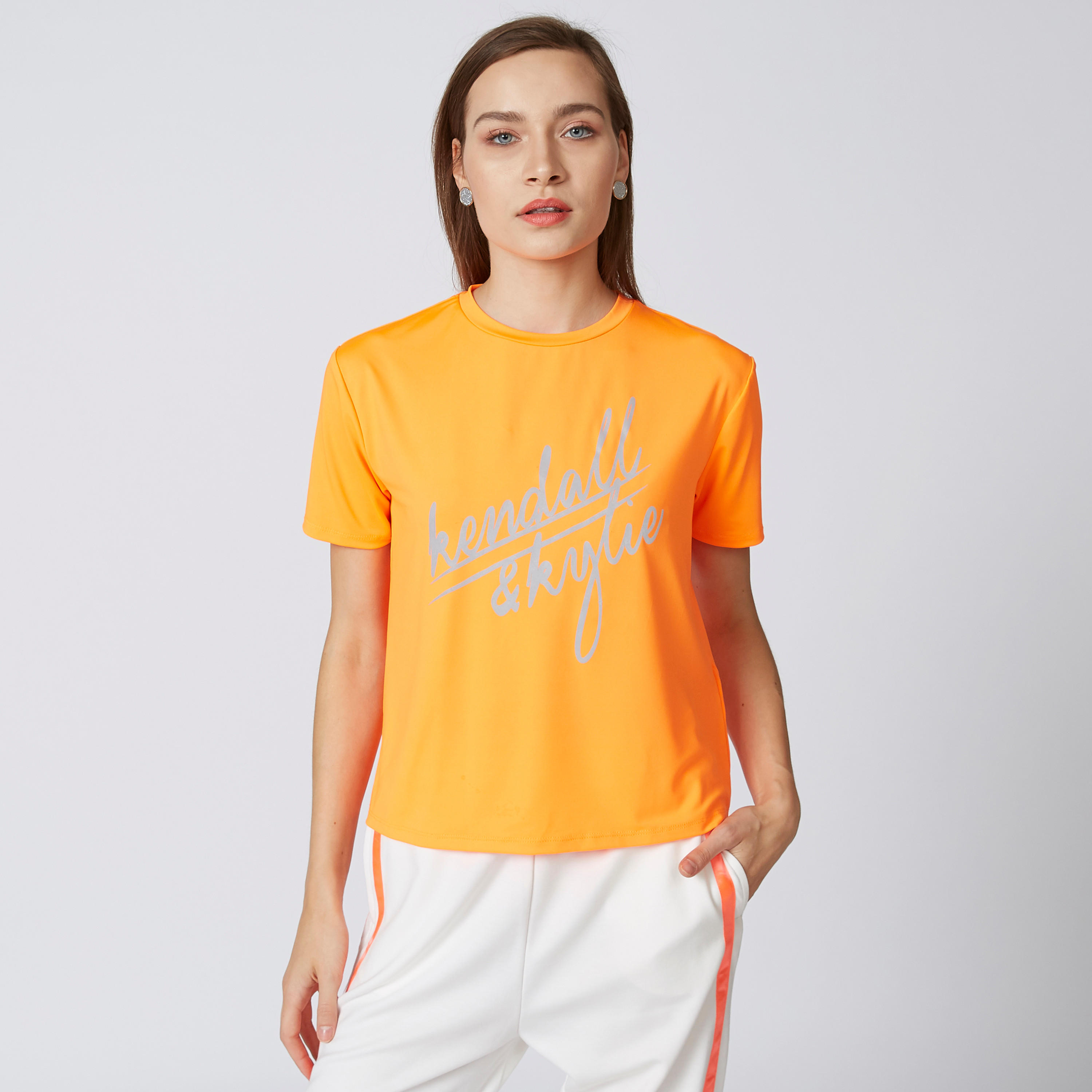 تيشيرت بياقة مستديرة وأكمام قصيرة وطبعات من كيندال + كيلي-women-clothing-tshirts-image-1