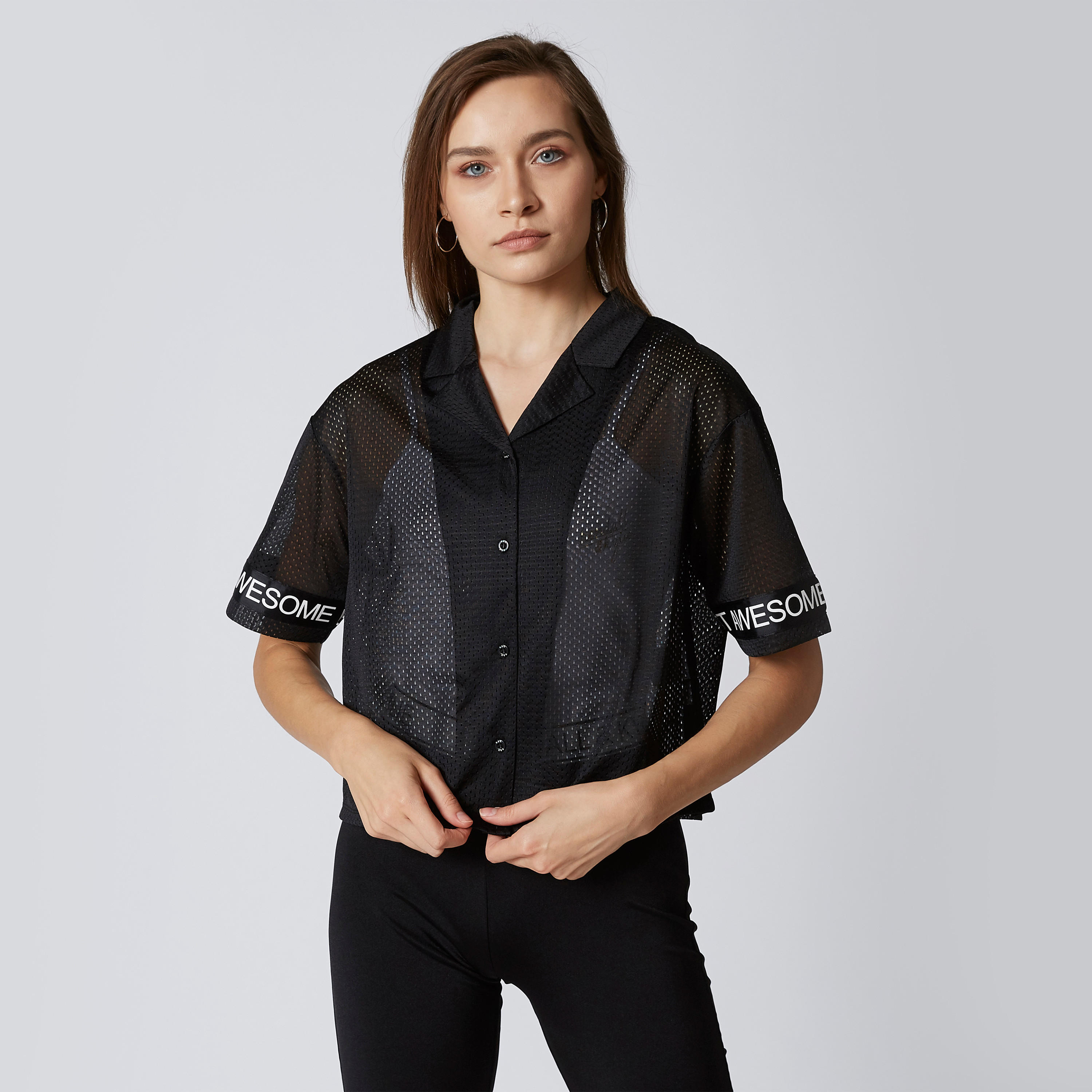 قميص بارز الملمس بياقة طويلة وأكمام قصيرة بطبعات من كيندال + كيلي-women-clothing-shirtsandblouses-shirts-image-1