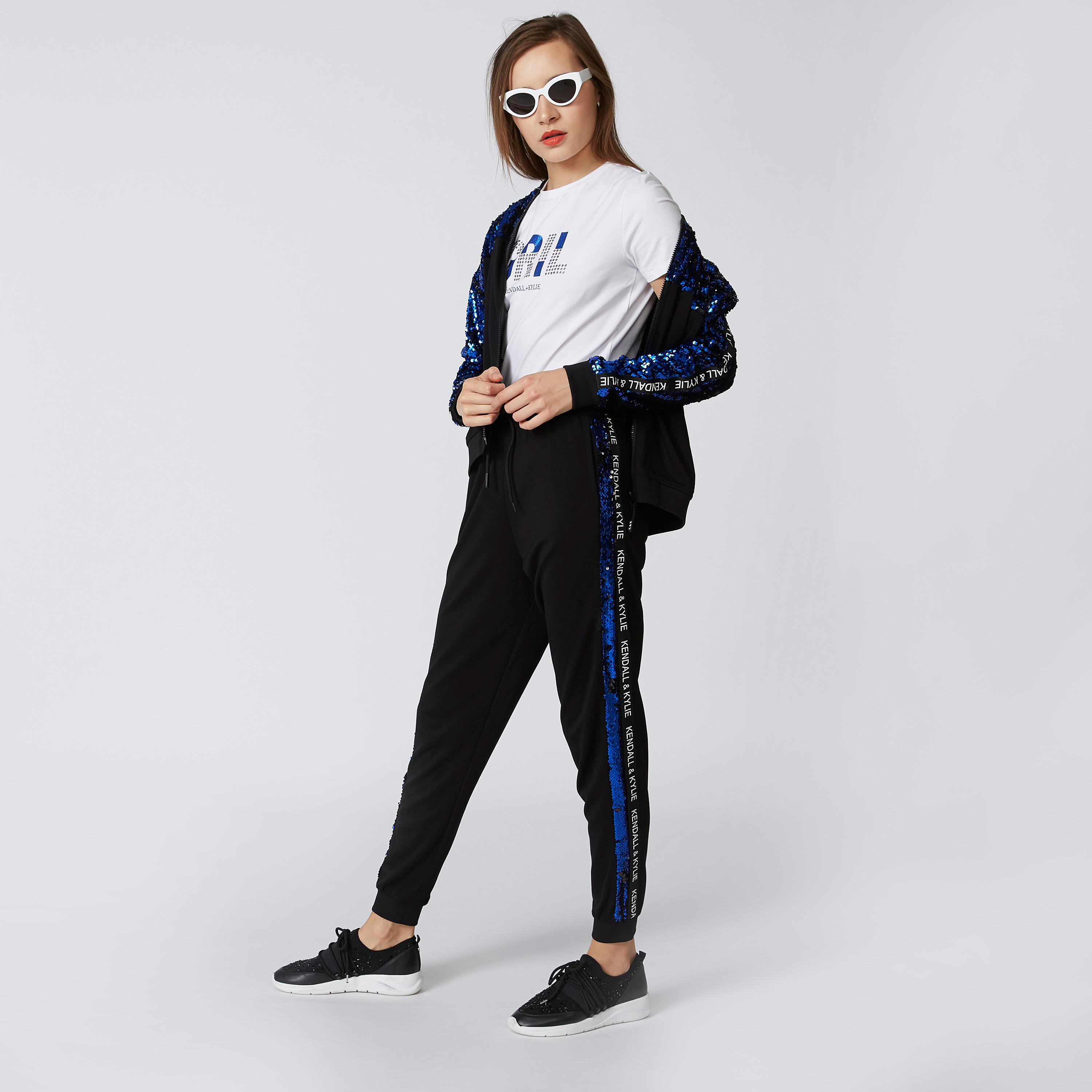 بنطال رياضي بأساور مطّاطية وخصر متوسط الارتفاع وتفاصيل ترتر-women-clothing-bottoms-joggers-image-2