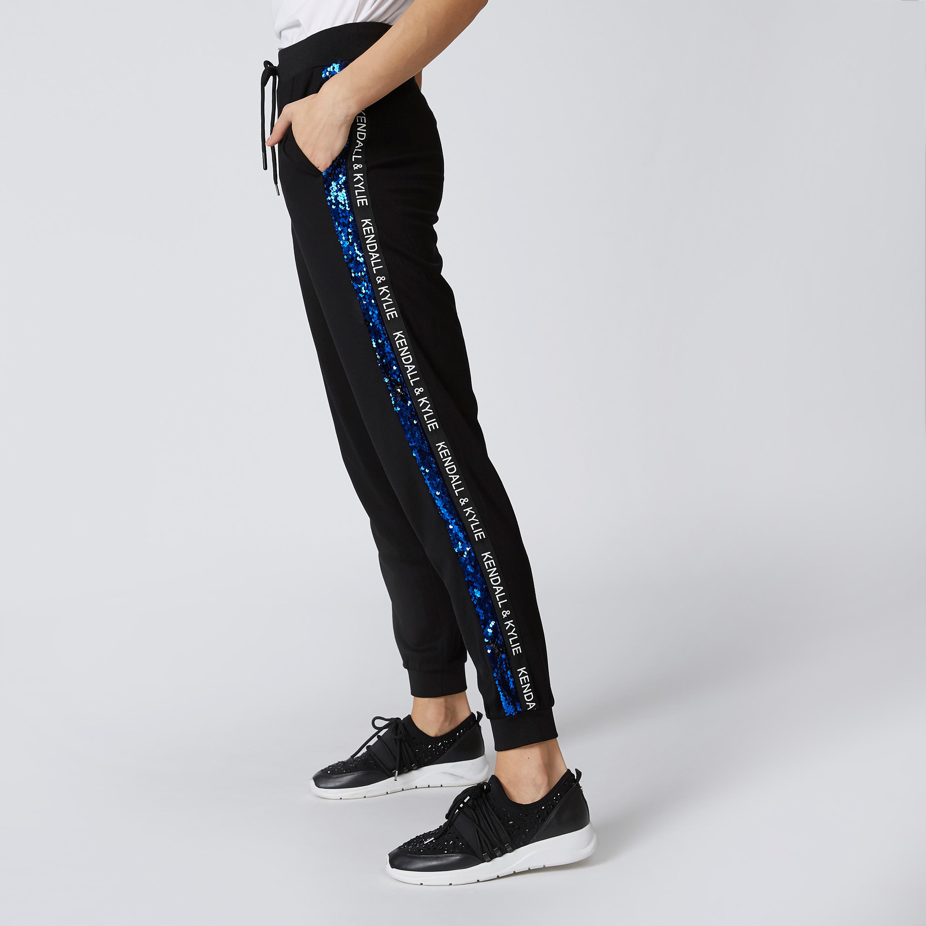 بنطال رياضي بأساور مطّاطية وخصر متوسط الارتفاع وتفاصيل ترتر-women-clothing-bottoms-joggers-image-4