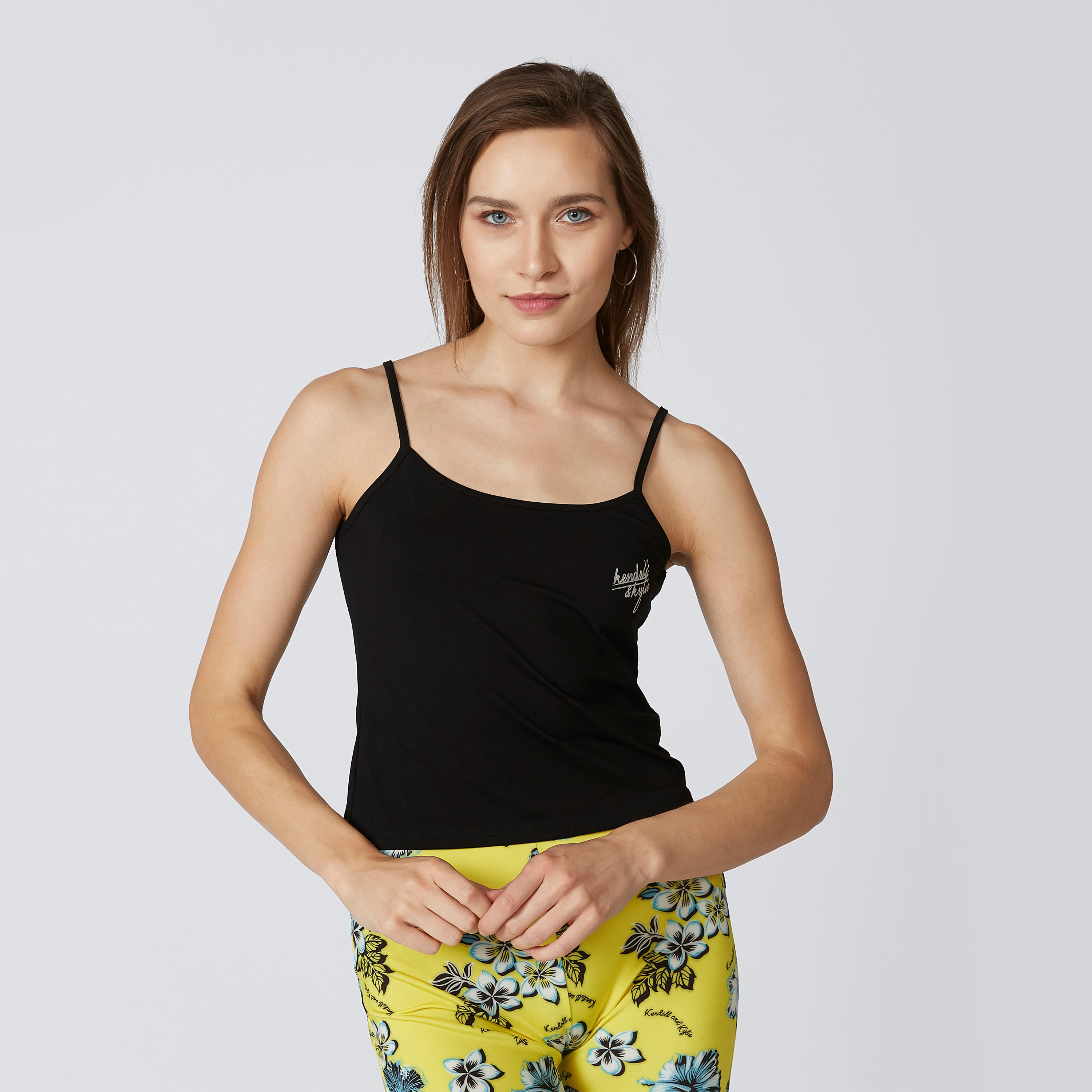 بلوزة كامي بياقة عميقة وأشرطة وطبعات-women-clothing-tshirts-image-1