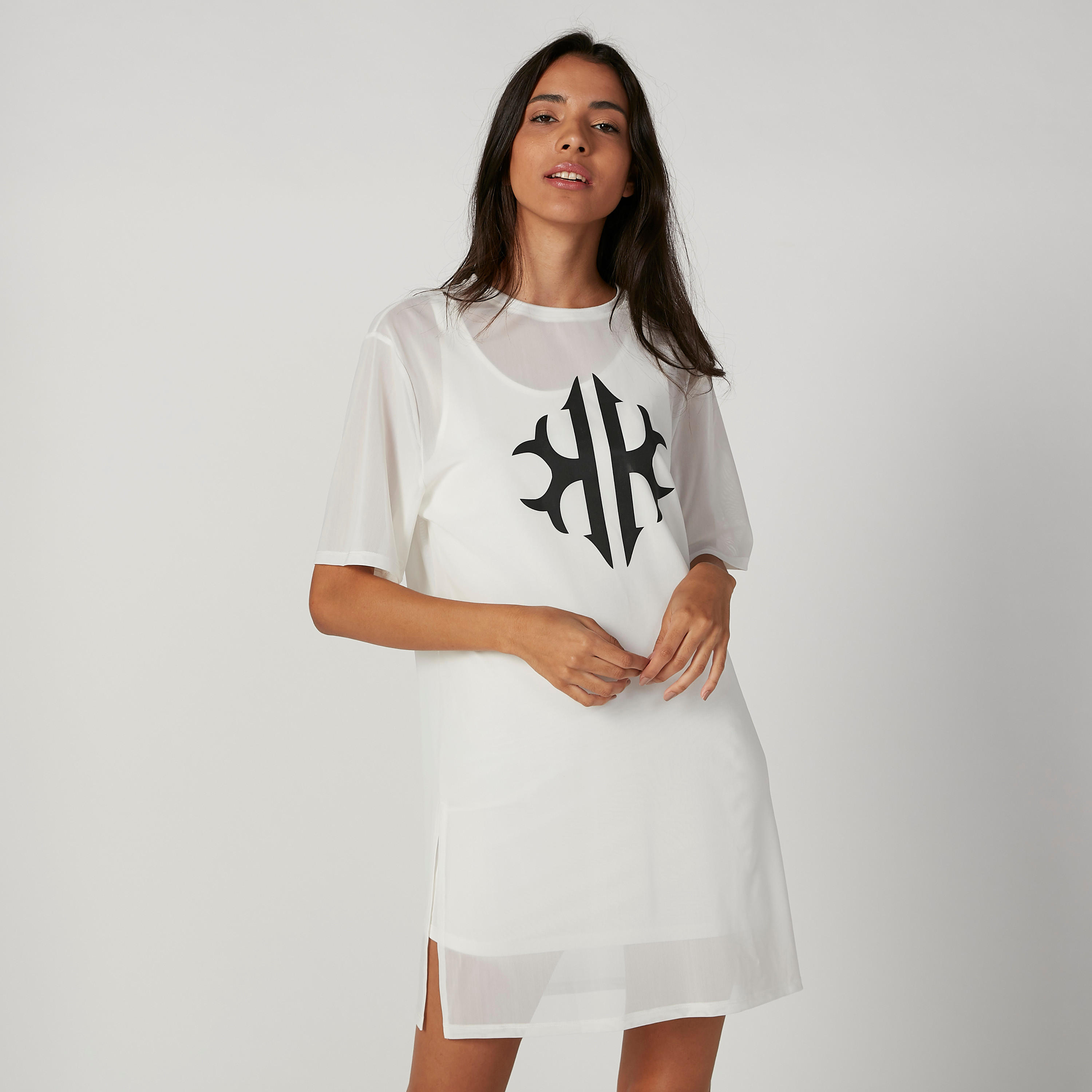 فستان قصير واسع بياقة مستديرة وأكمام قصيرة وطبعات من كيندال + كايلي-women-clothing-dresses-image-1