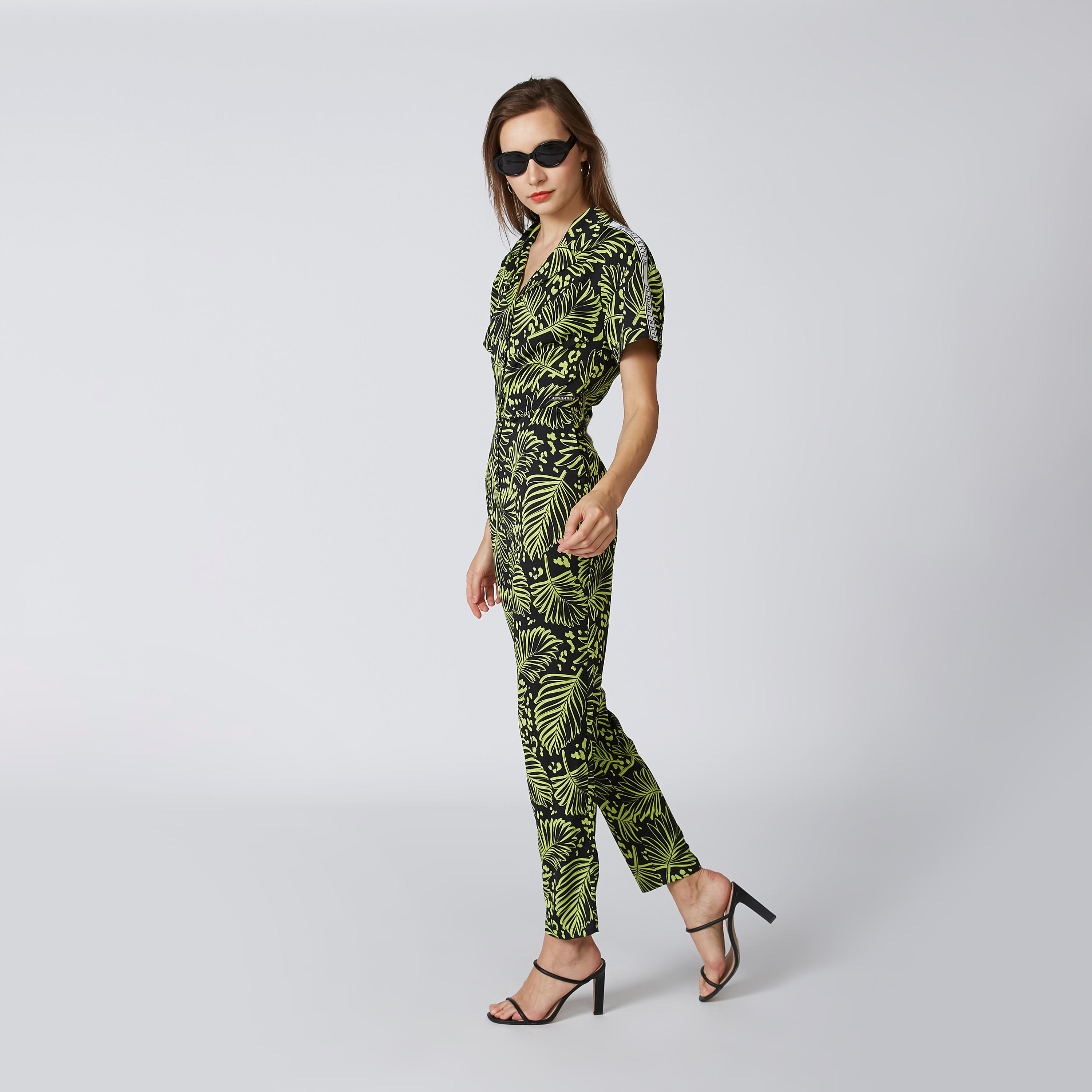 أفرول بياقة V وأكمام قصيرة وشريطة وطبعات-women-clothing-jumpsuits-image-2