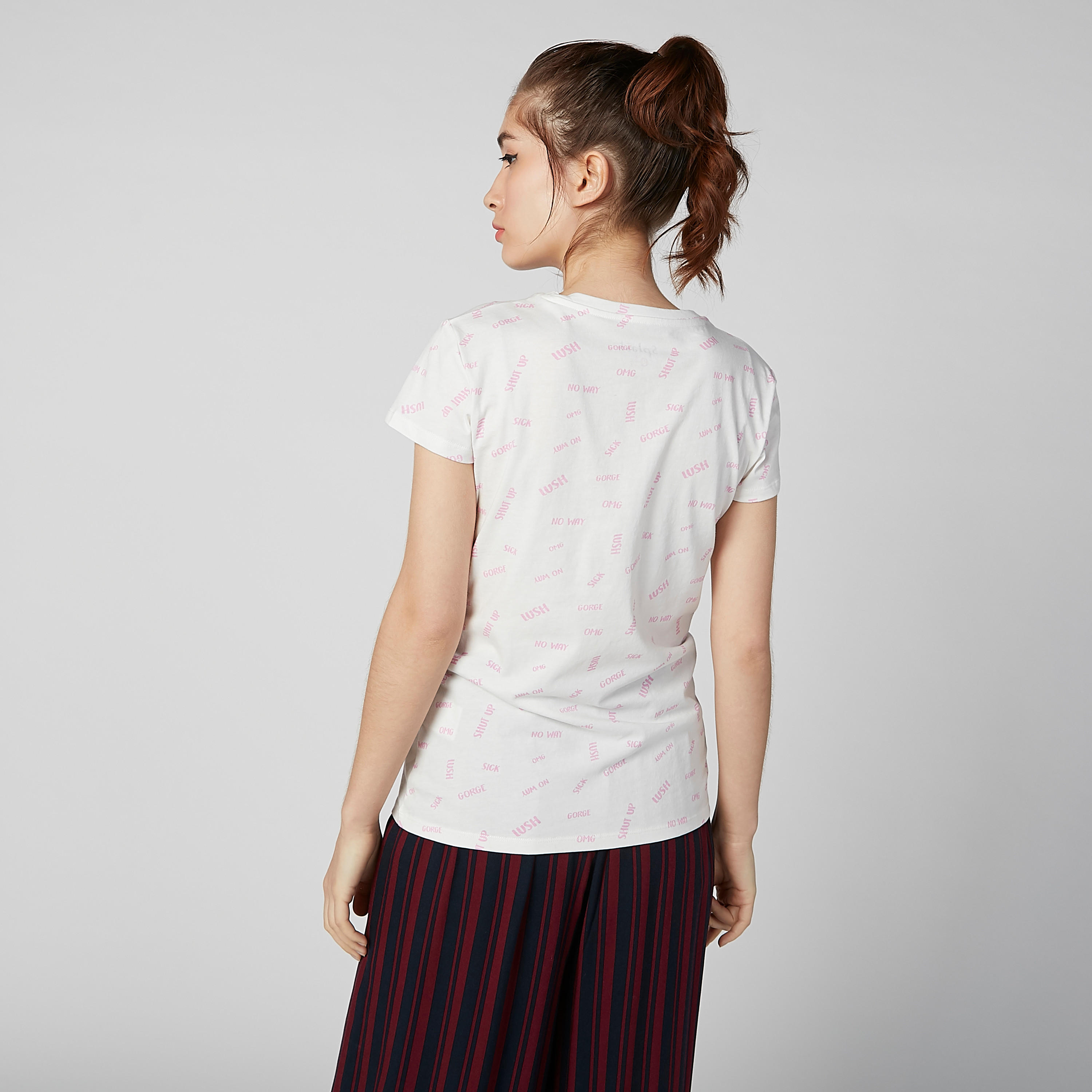تيشيرت بياقة مستديرة وأكمام كاب وطبعات-women-clothing-tshirts-image-4
