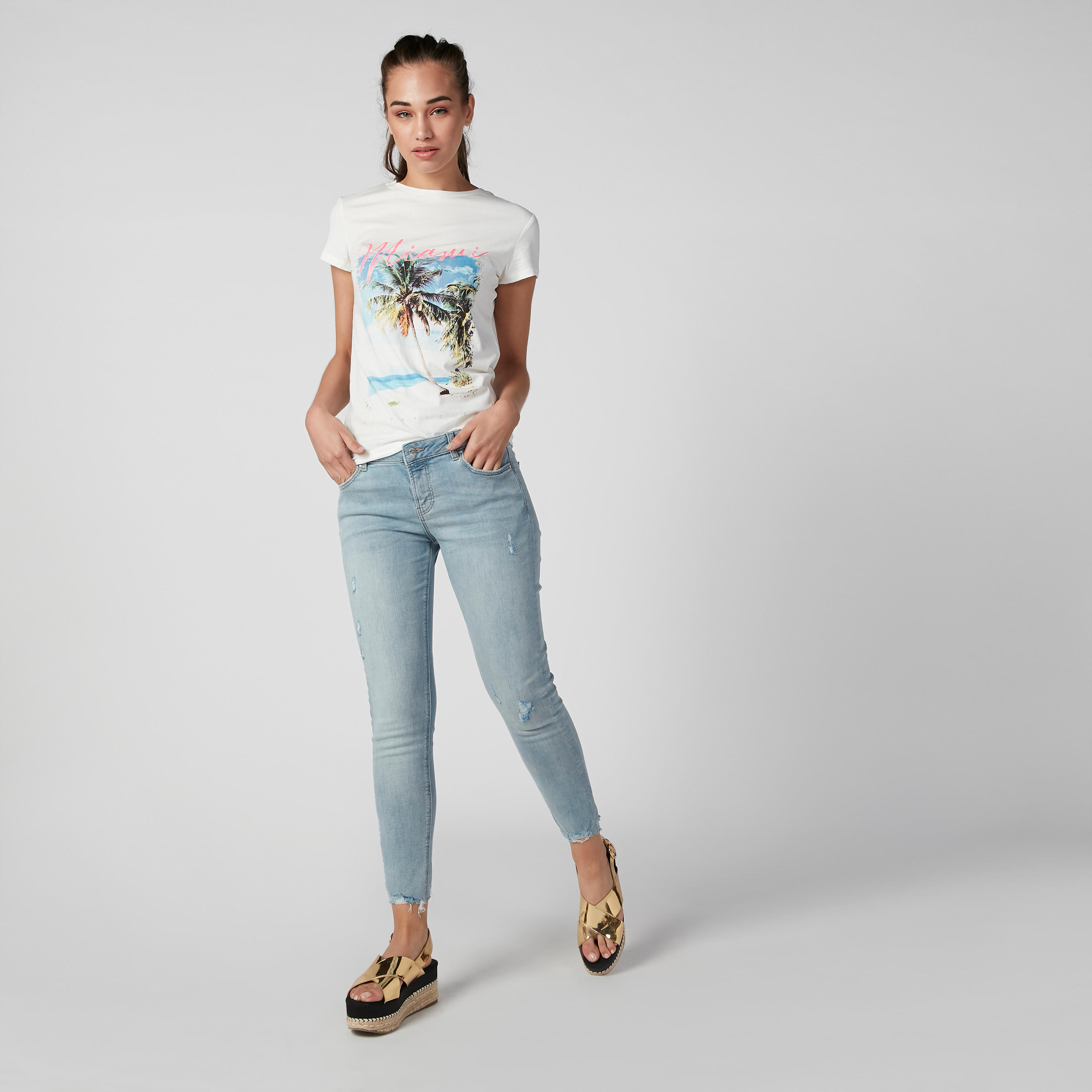 تيشيرت بياقة مستديرة وأكمام قصيرة وطبعات-women-clothing-tshirts-image-4