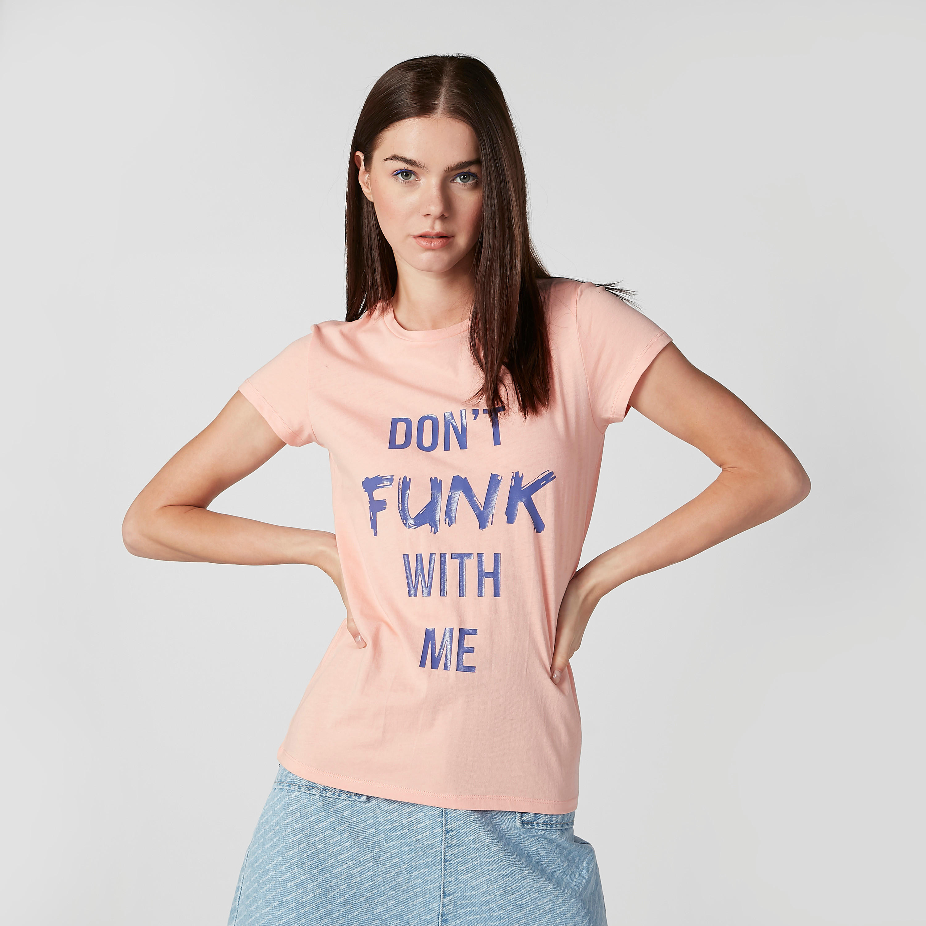 تيشيرت بياقة مستديرة وأكمام كاب وطبعات-women-clothing-tshirts-image-1