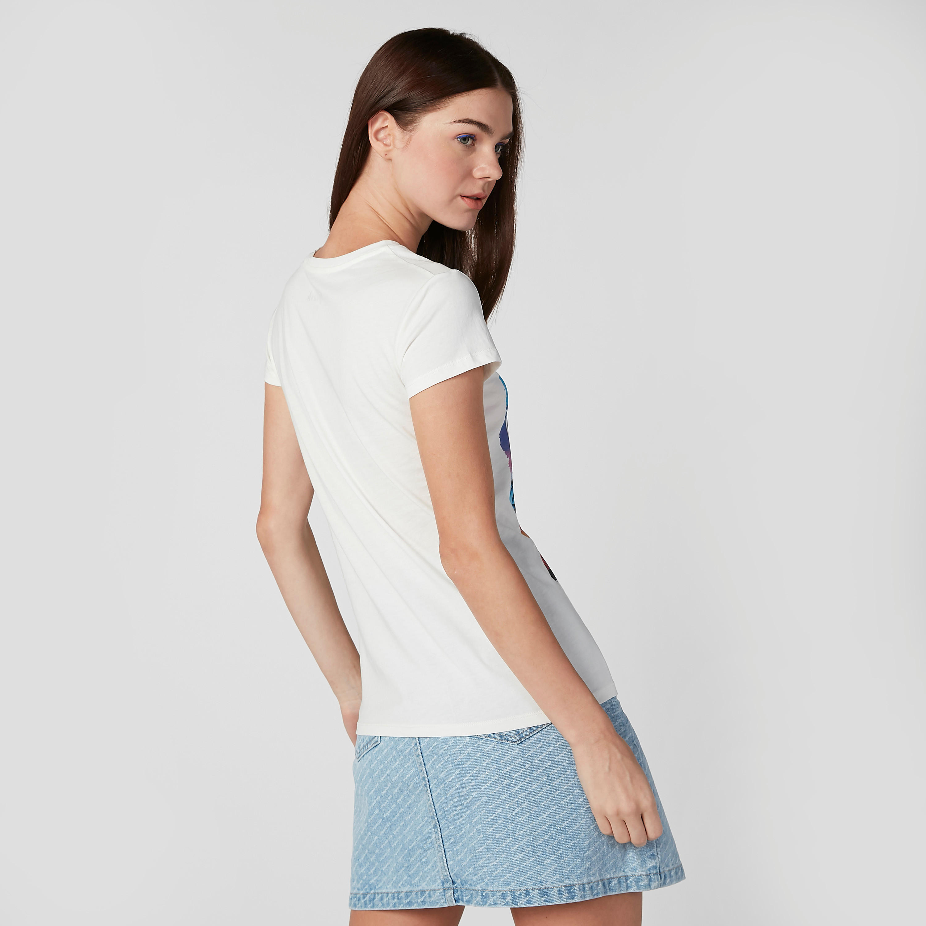 تيشيرت بياقة مستديرة وأكمام كاب وطبعات-women-clothing-tshirts-image-2