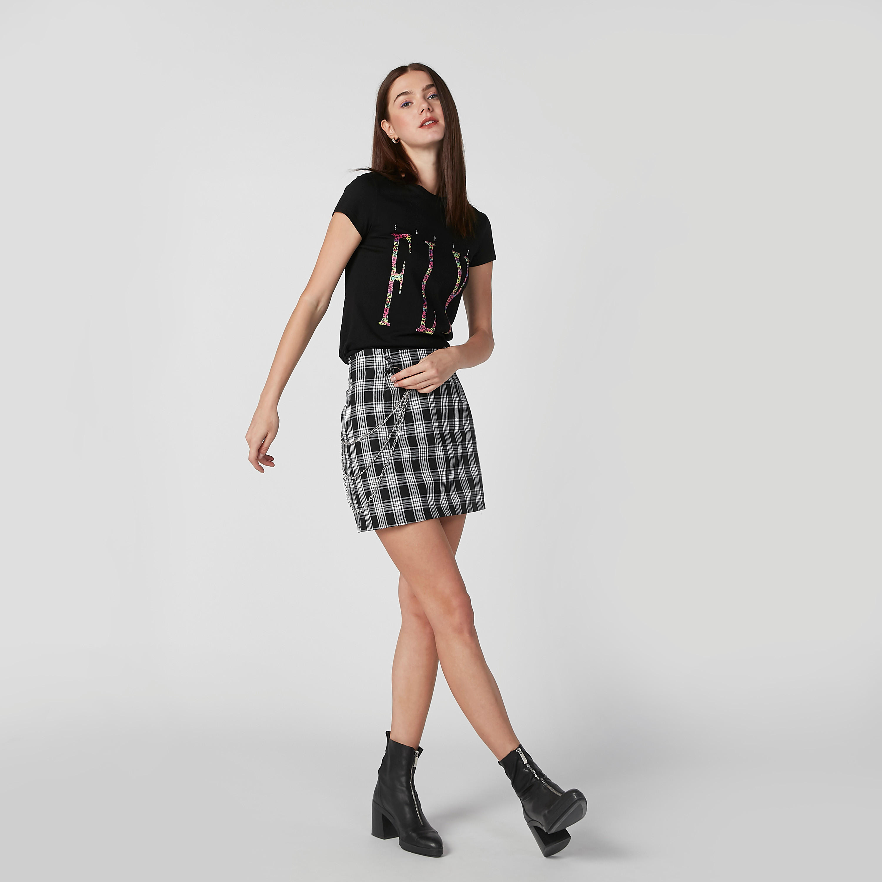 تيشيرت بياقة مستديرة وأكمام كاب وطبعات-women-clothing-tshirts-image-2