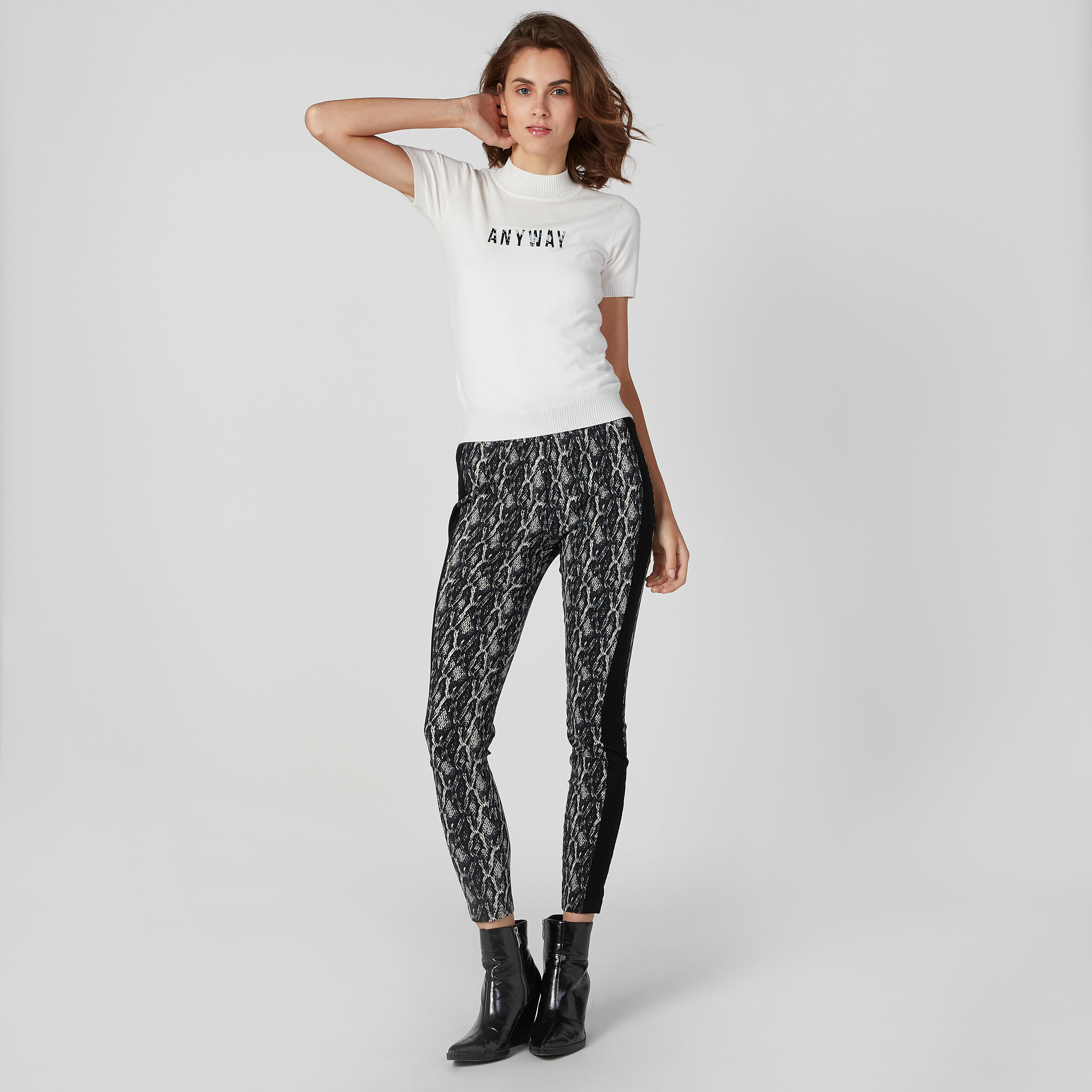 بنطلون بونتي سكيني بخصر مطّاطي واسع وطبعات حيوانات-women-clothing-bottoms-trousers-image-3