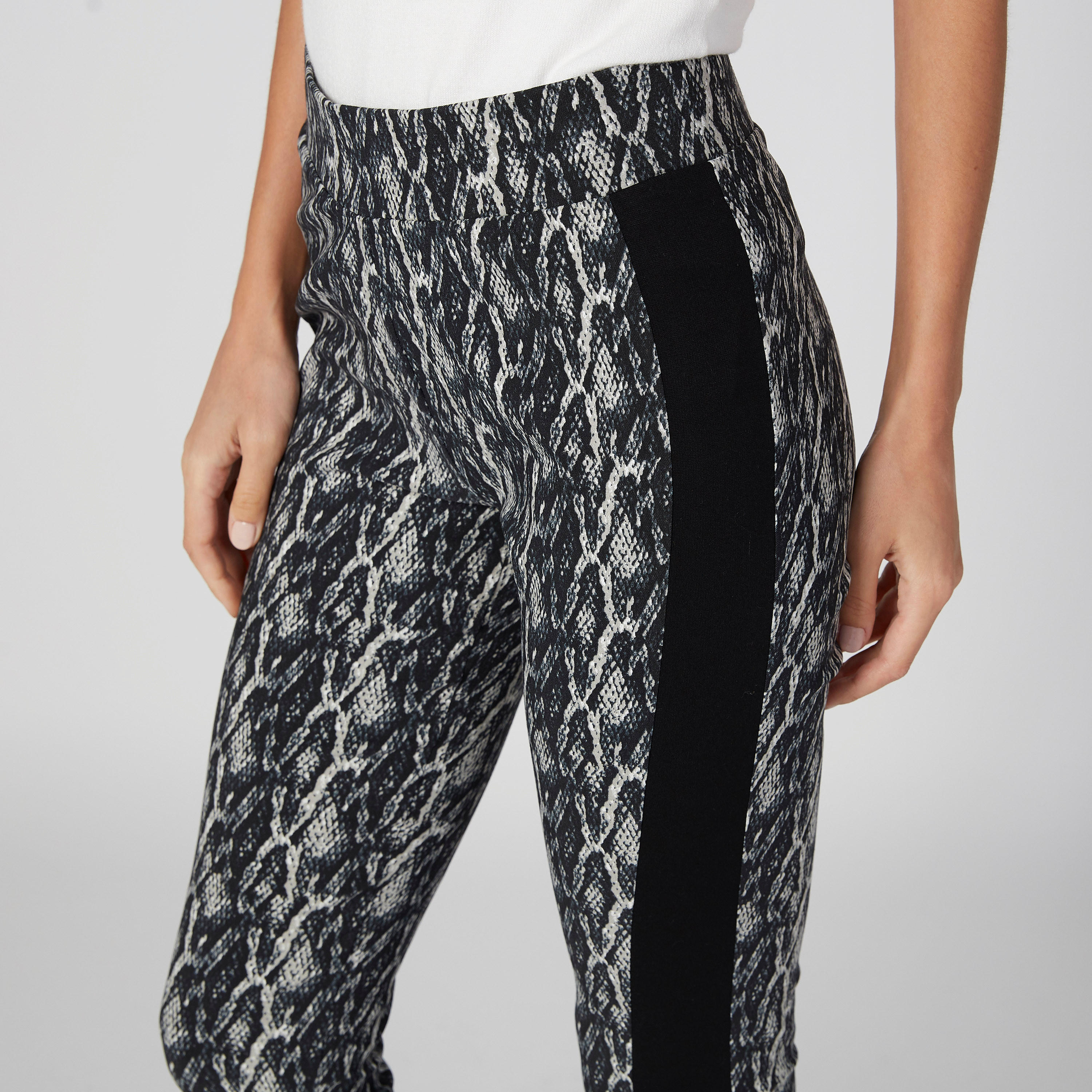 بنطلون بونتي سكيني بخصر مطّاطي واسع وطبعات حيوانات-women-clothing-bottoms-trousers-image-4