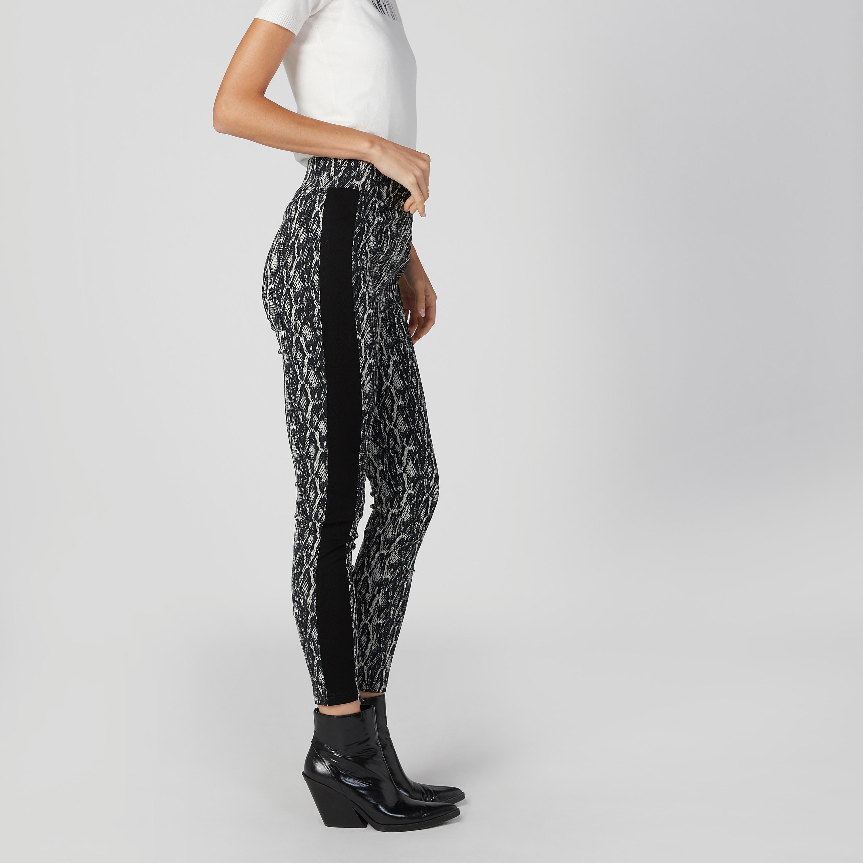 بنطلون بونتي سكيني بخصر مطّاطي واسع وطبعات حيوانات-women-clothing-bottoms-trousers-image-5