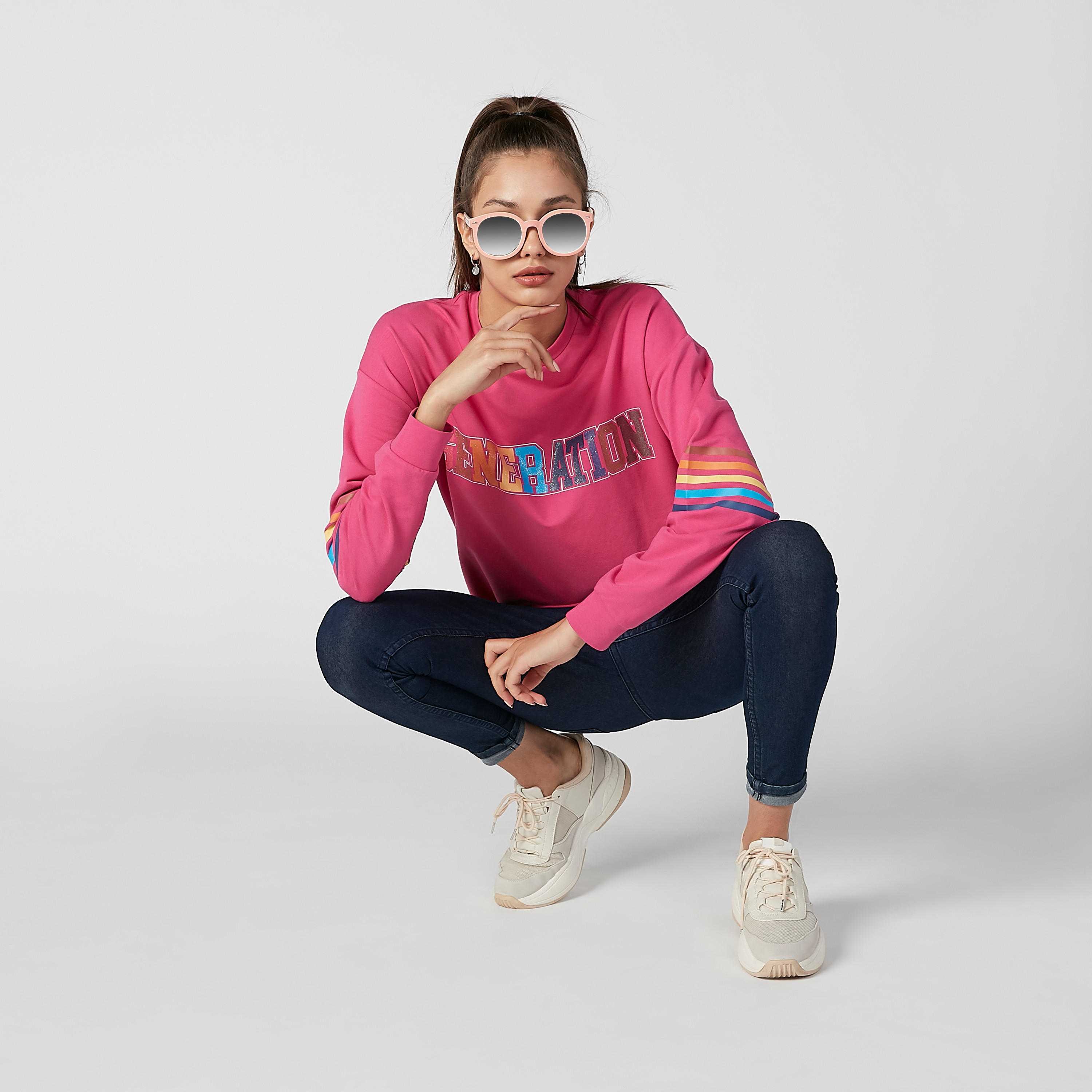 سويت شيرت بياقة مستديرة وأكمام طويلة وطبعات-women-winterwear-hoodiesandsweatshirts-sweatshirts-image-2