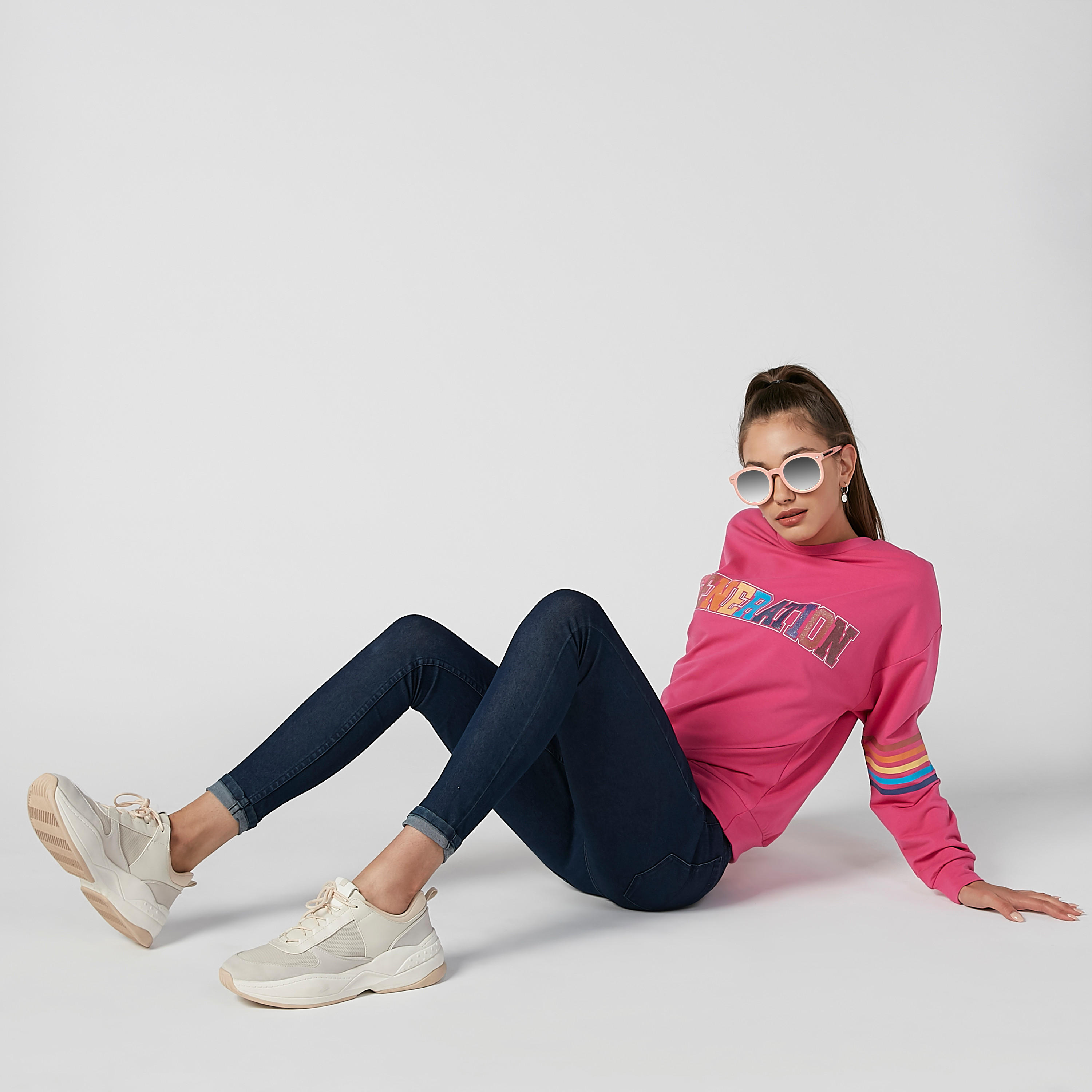سويت شيرت بياقة مستديرة وأكمام طويلة وطبعات-women-winterwear-hoodiesandsweatshirts-sweatshirts-image-5