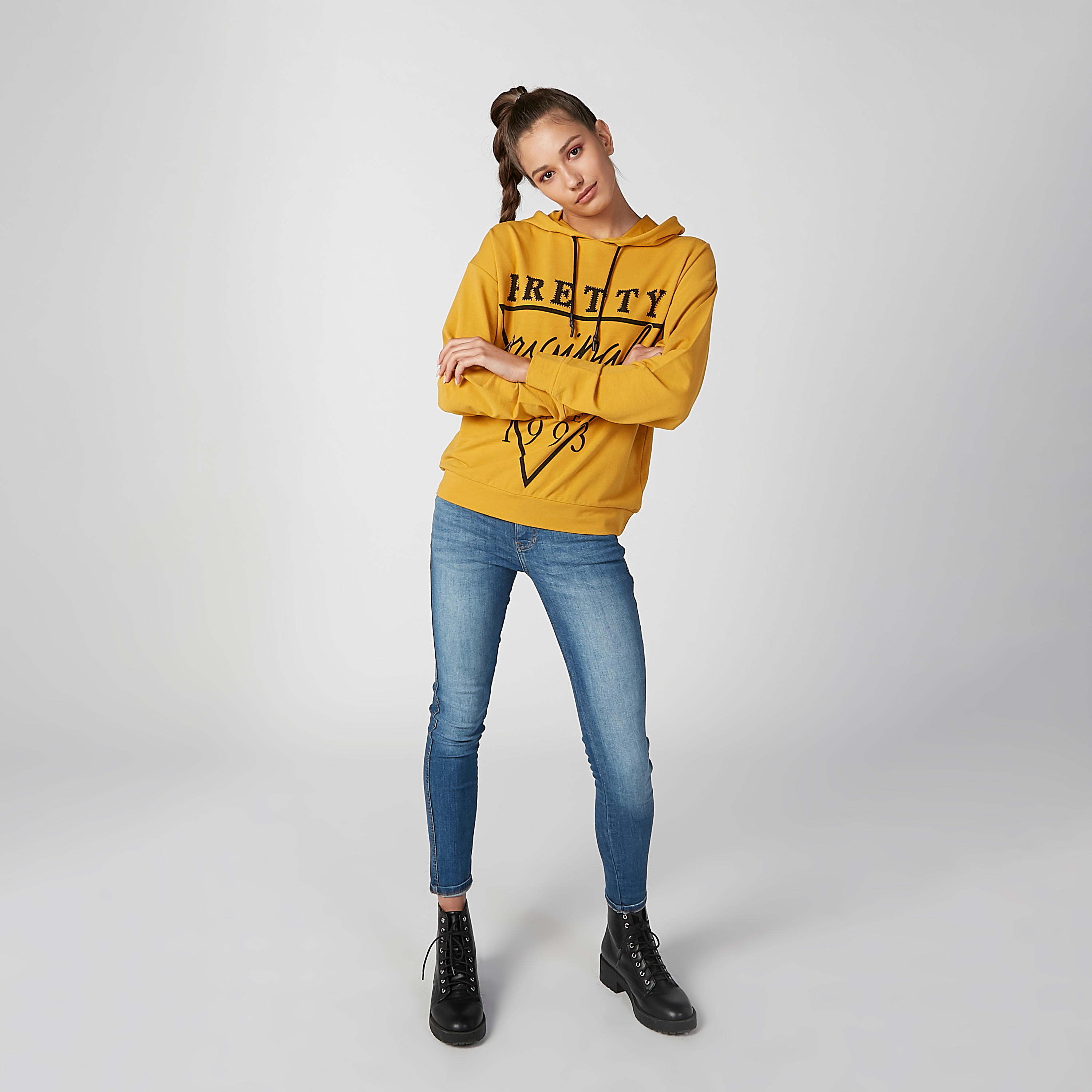 هودي بأكمام طويلة وطبعات-women-winterwear-hoodiesandsweatshirts-hoodies-image-1