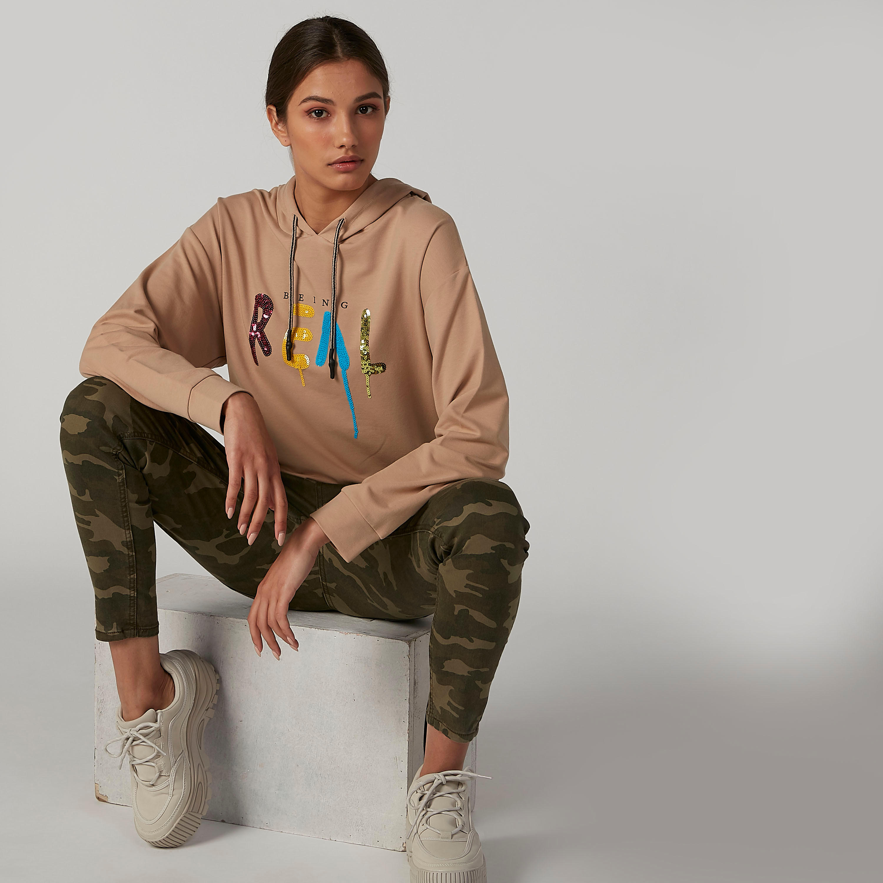 هودي بأكتاف منسدلة وطبعات-women-winterwear-hoodiesandsweatshirts-hoodies-image-4
