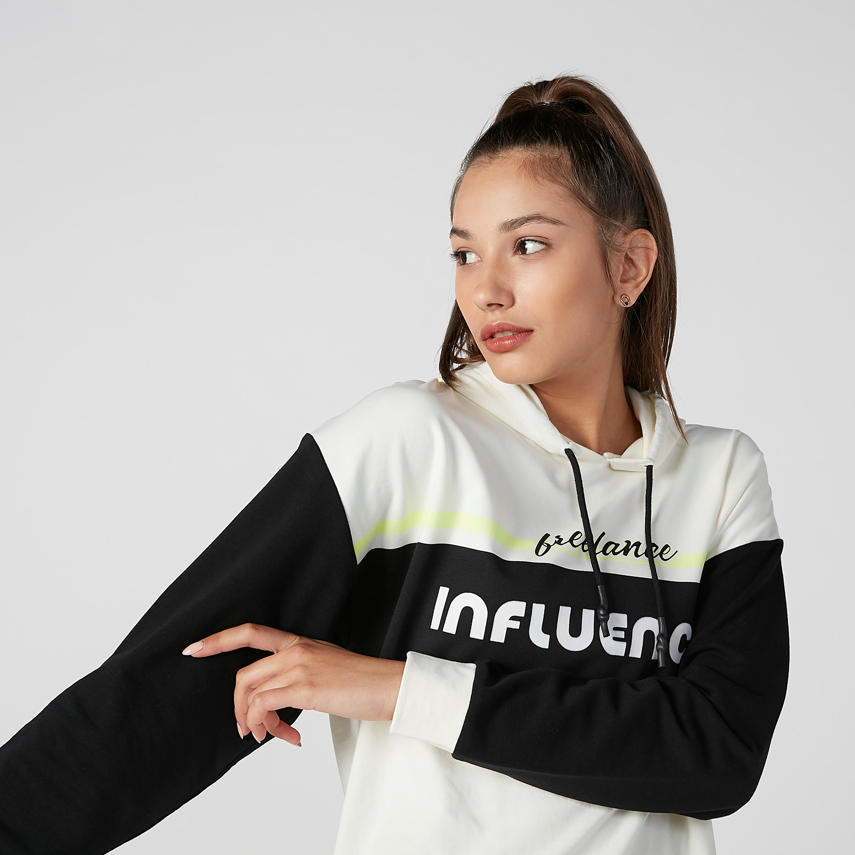 هودي بأكمام طويلة وطبعات-women-winterwear-hoodiesandsweatshirts-hoodies-image-3
