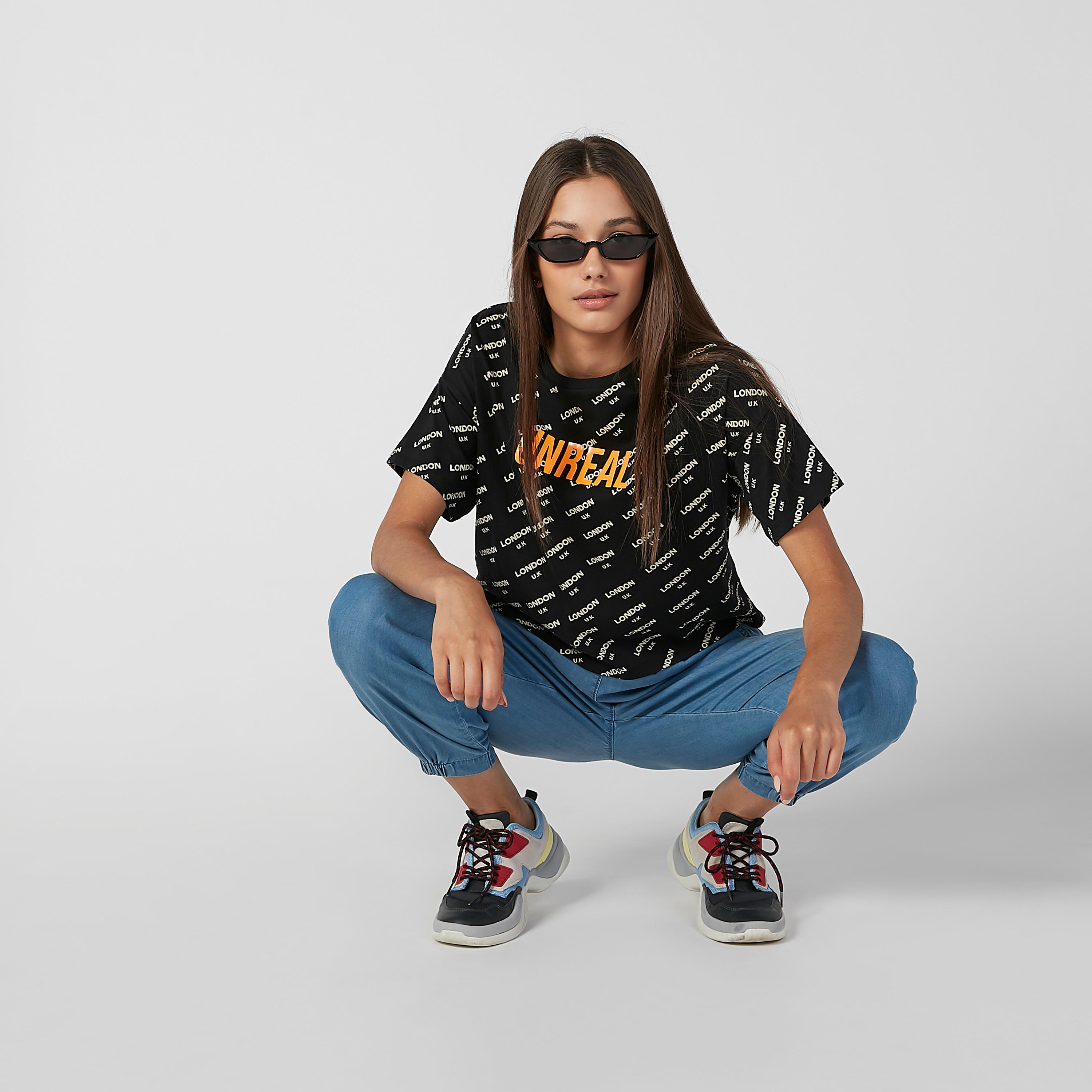 بلوزة قصيرة بياقة مستديرة وأكمام قصيرة وطبعات-women-clothing-tshirts-image-1