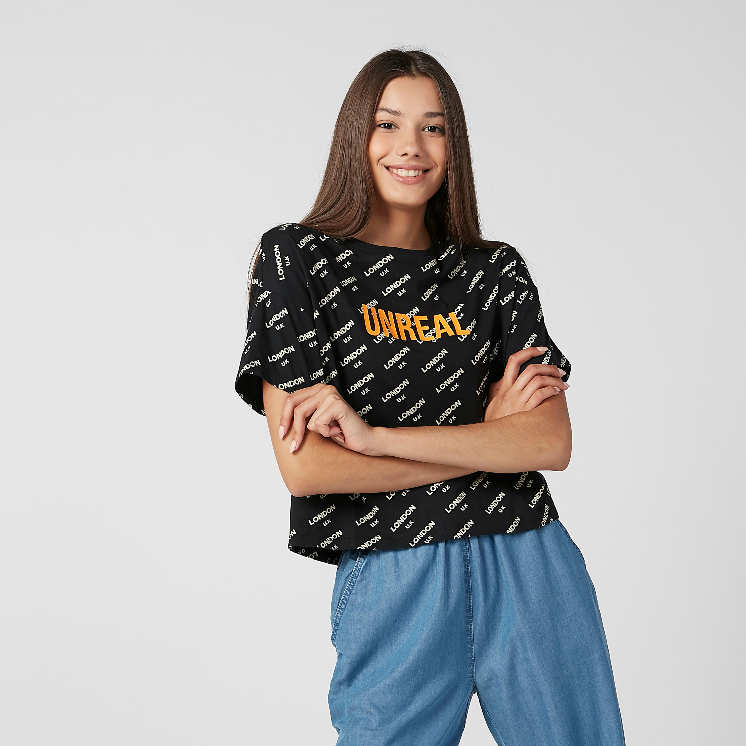بلوزة قصيرة بياقة مستديرة وأكمام قصيرة وطبعات-women-clothing-tshirts-image-2
