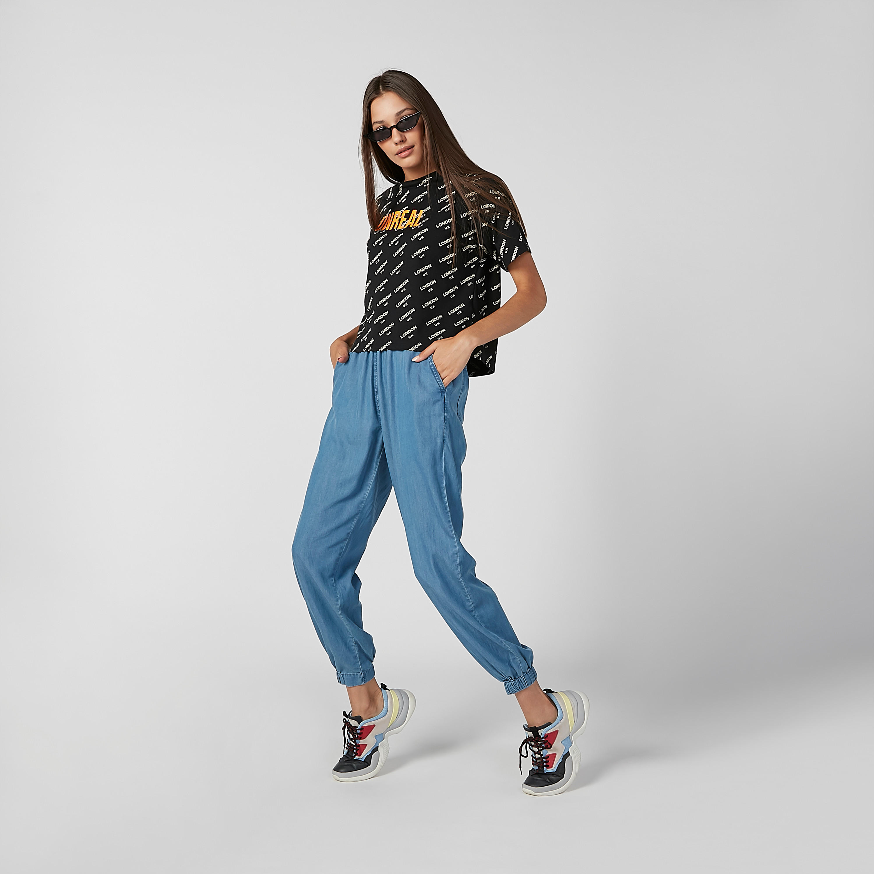 بلوزة قصيرة بياقة مستديرة وأكمام قصيرة وطبعات-women-clothing-tshirts-image-3