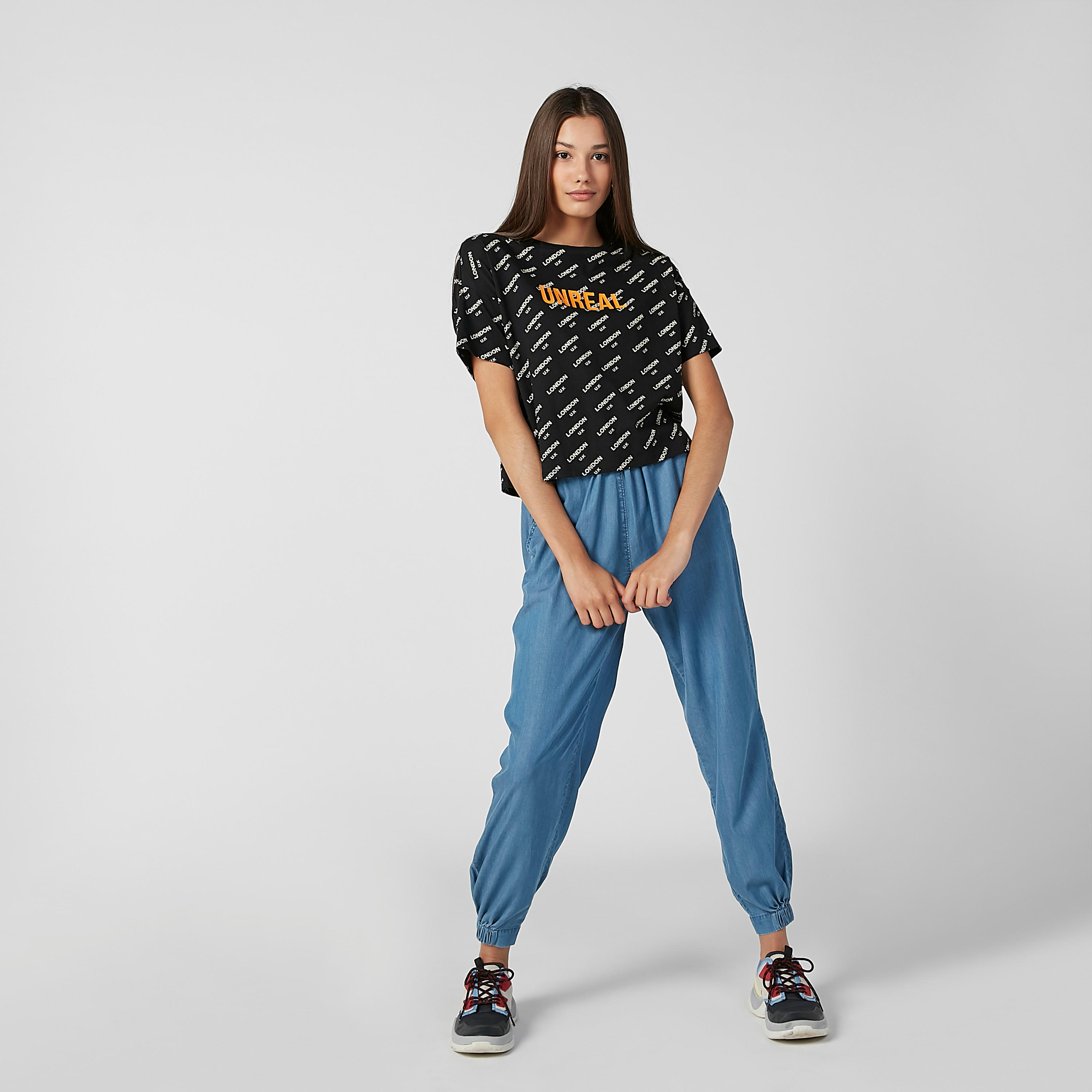 بلوزة قصيرة بياقة مستديرة وأكمام قصيرة وطبعات-women-clothing-tshirts-image-5