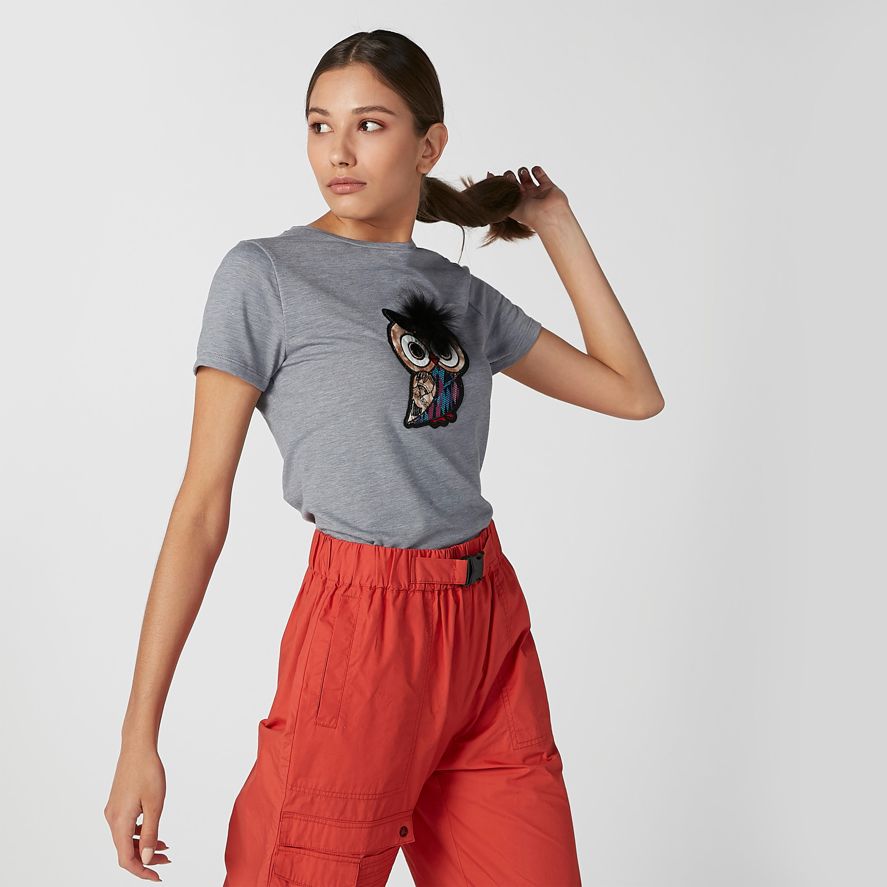 تيشيرت بياقة ضيّقة وأكمام قصيرة وتزيينات-women-clothing-tshirts-image-3