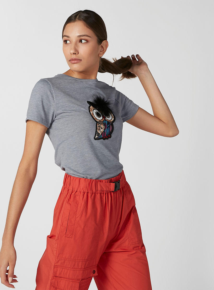 تيشيرت بياقة ضيّقة وأكمام قصيرة وتزيينات-women-clothing-tshirts-image-3