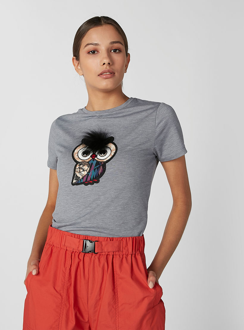 تيشيرت بياقة ضيّقة وأكمام قصيرة وتزيينات-women-clothing-tshirts-image-2