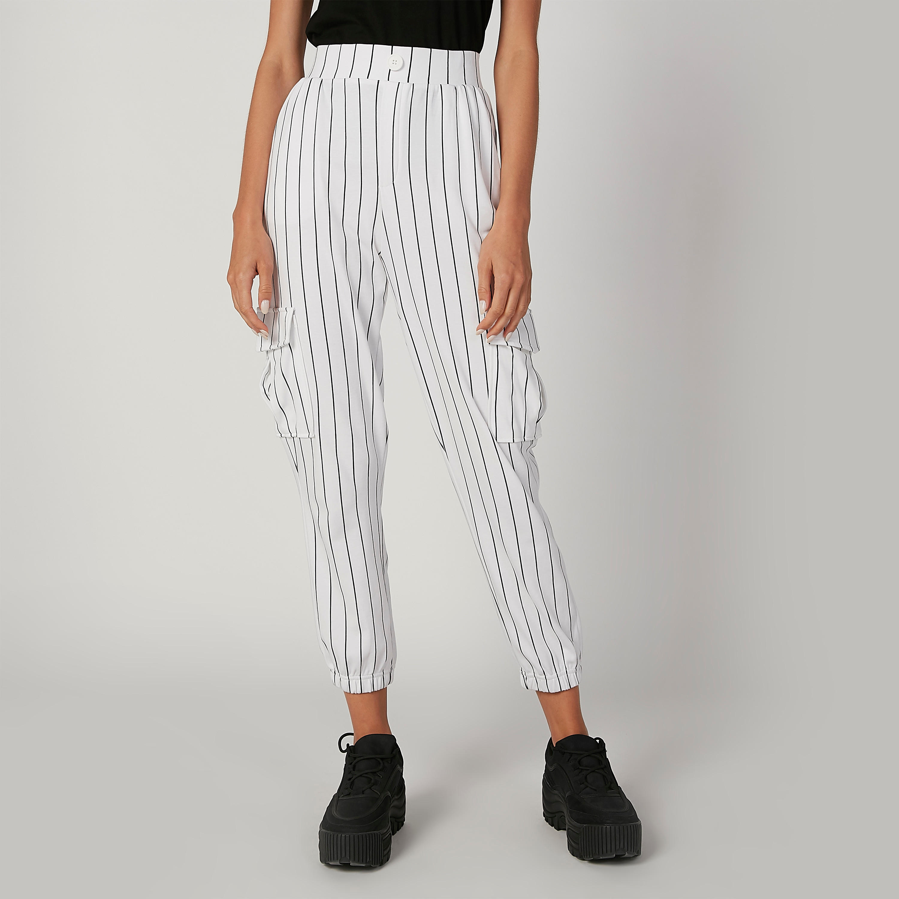 بنطلون رياضي مقلّم بخصر مرتفع وجيوب-women-clothing-bottoms-joggers-image-1