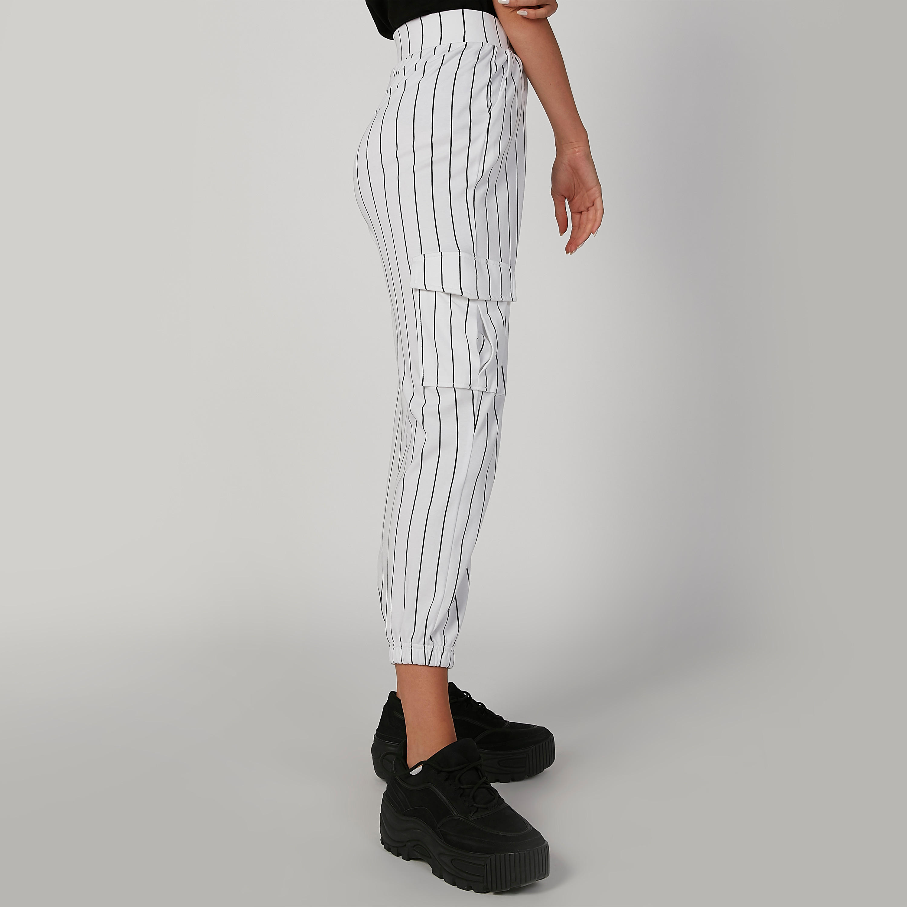 بنطلون رياضي مقلّم بخصر مرتفع وجيوب-women-clothing-bottoms-joggers-image-4
