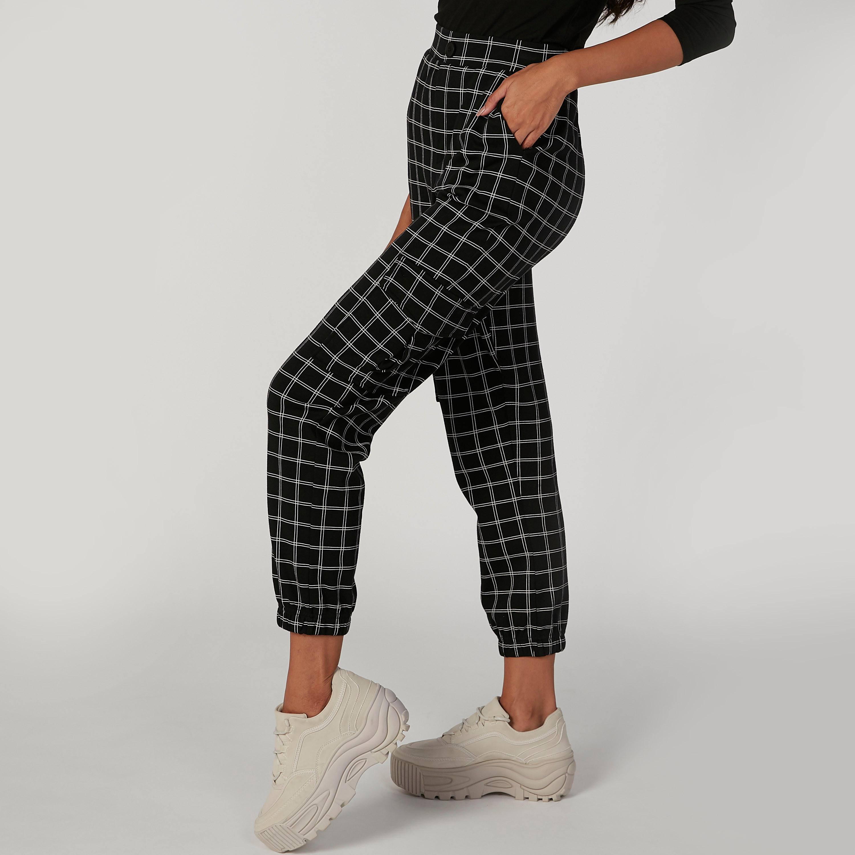 بنطلون كاروهات بأساور وخصر مطاطي وجيوب-women-clothing-bottoms-trousers-image-3